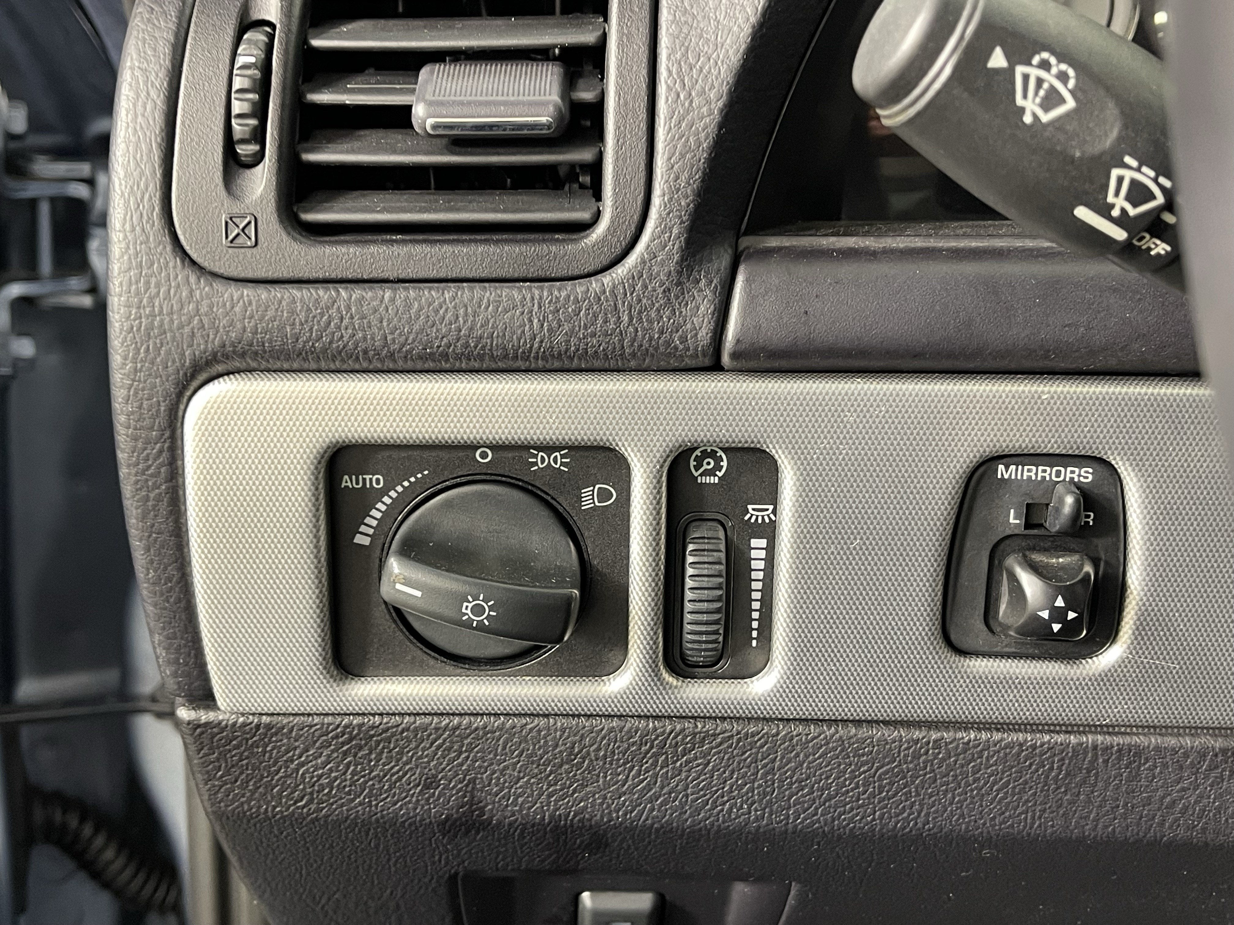 2005 Ford Thunderbird Base