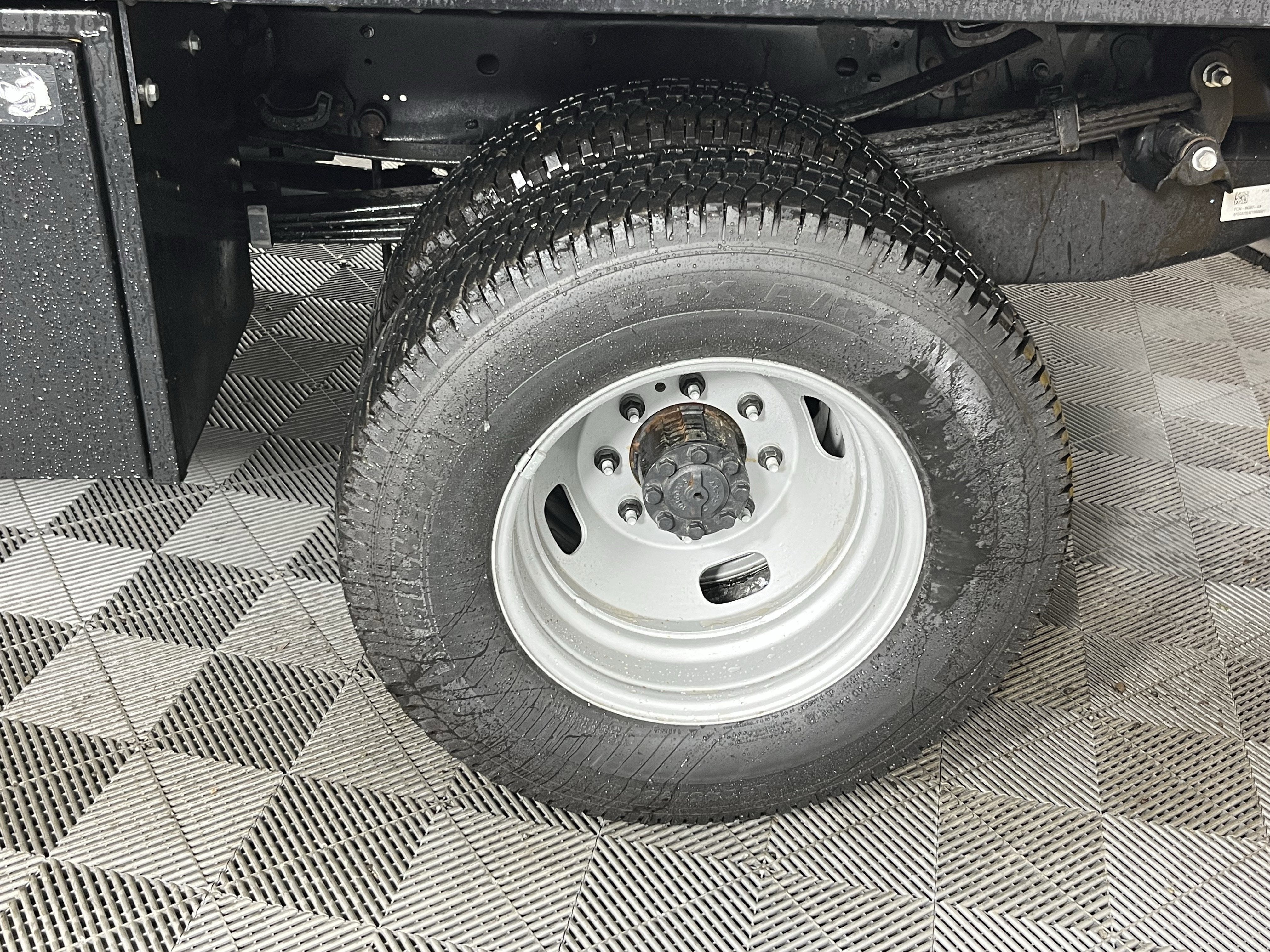 2023 Ford Super Duty F-350 DRW Base