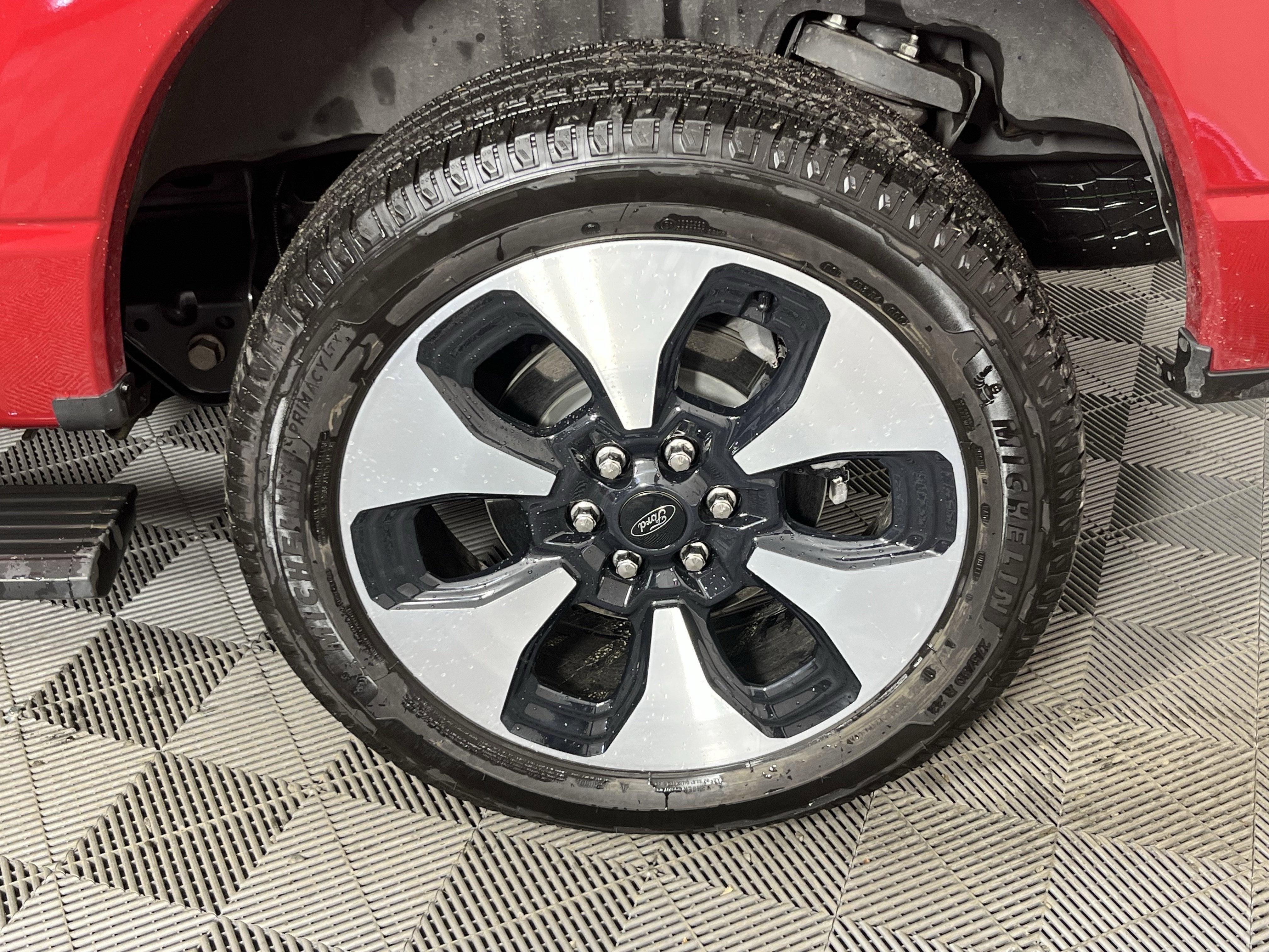 2025 Ford F-150 Lightning Platinum