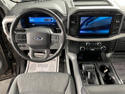 2022 Ford F-150 Lightning Base