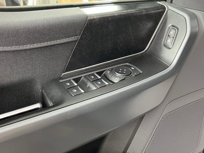 2022 Ford F-150 Lightning Base