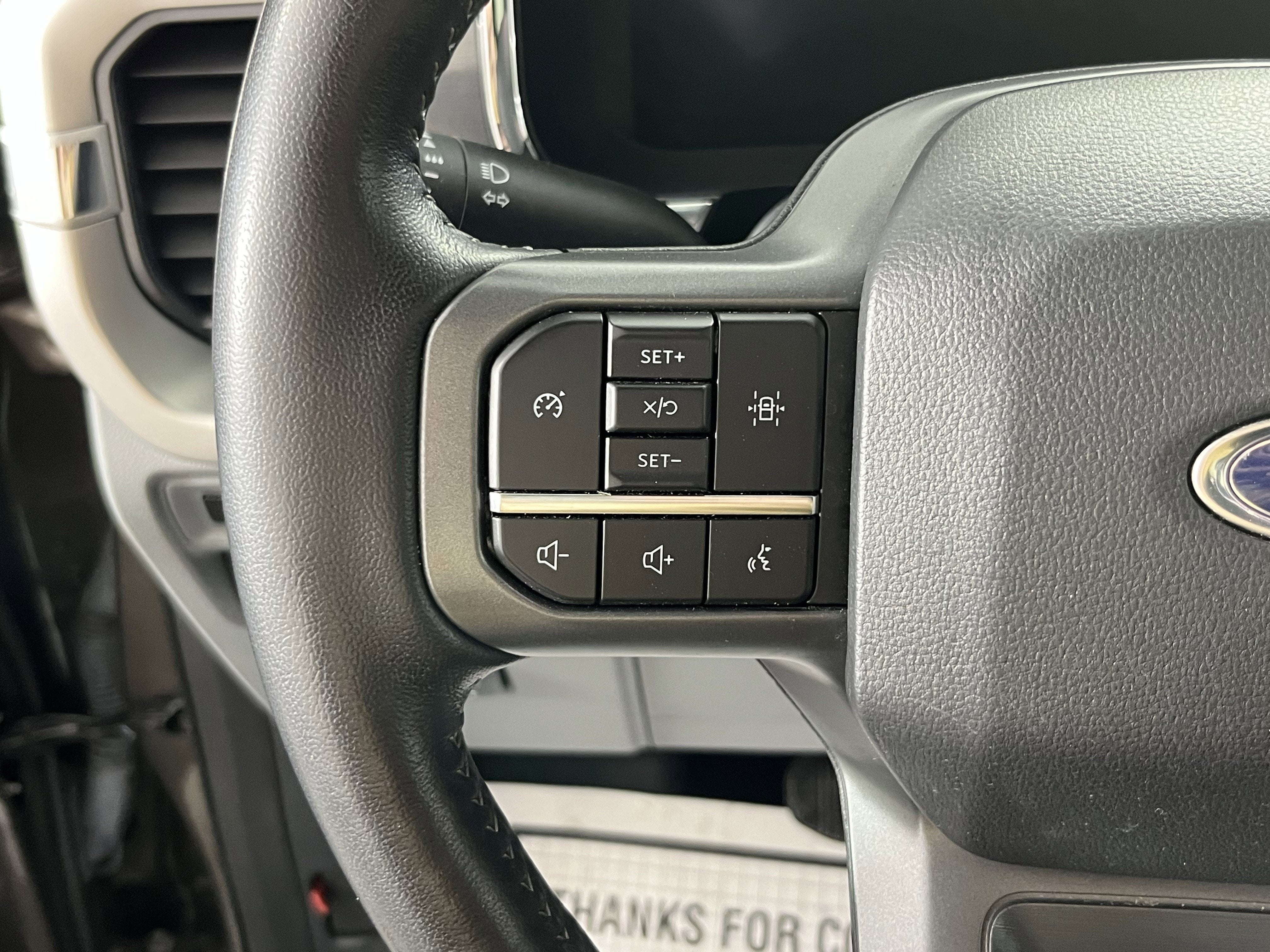 2022 Ford F-150 Lightning Base