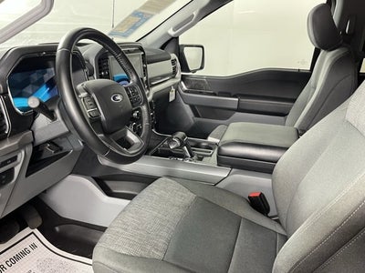 2022 Ford F-150 Lightning Base