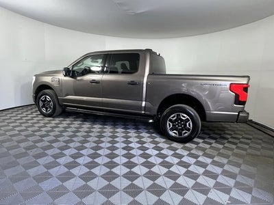 2022 Ford F-150 Lightning Base