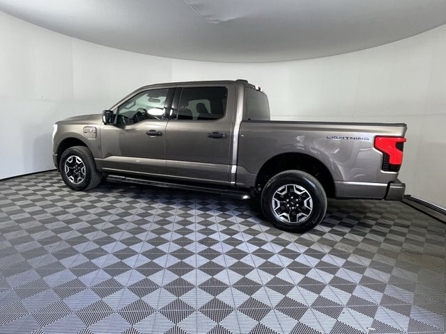 2022 Ford F-150 Lightning Base