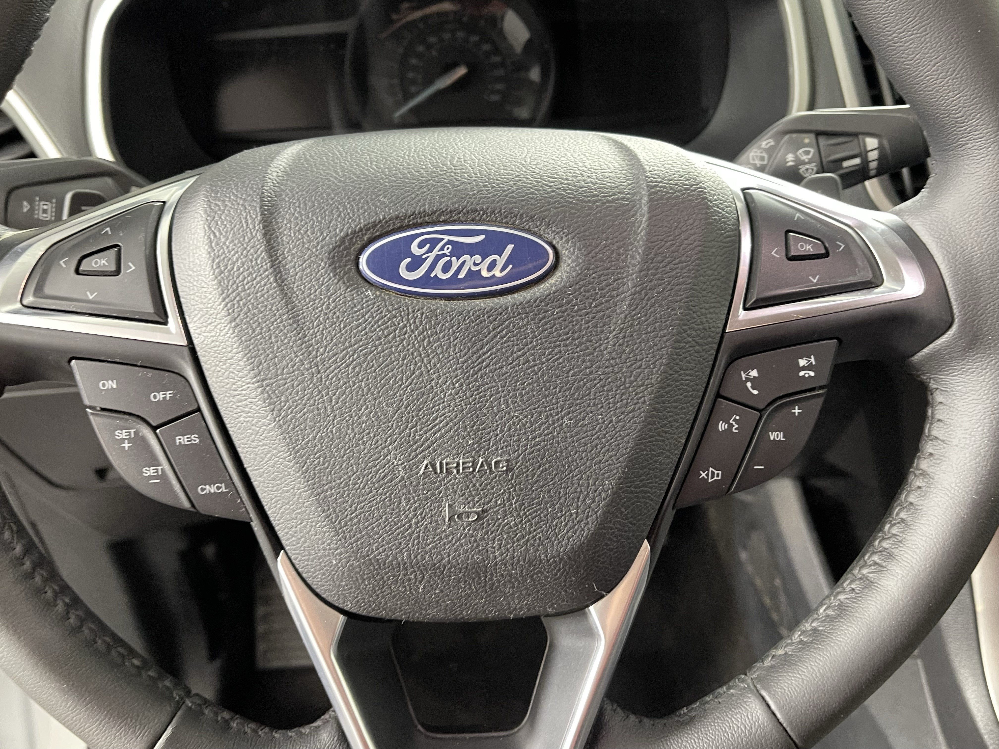 2020 Ford Edge Base