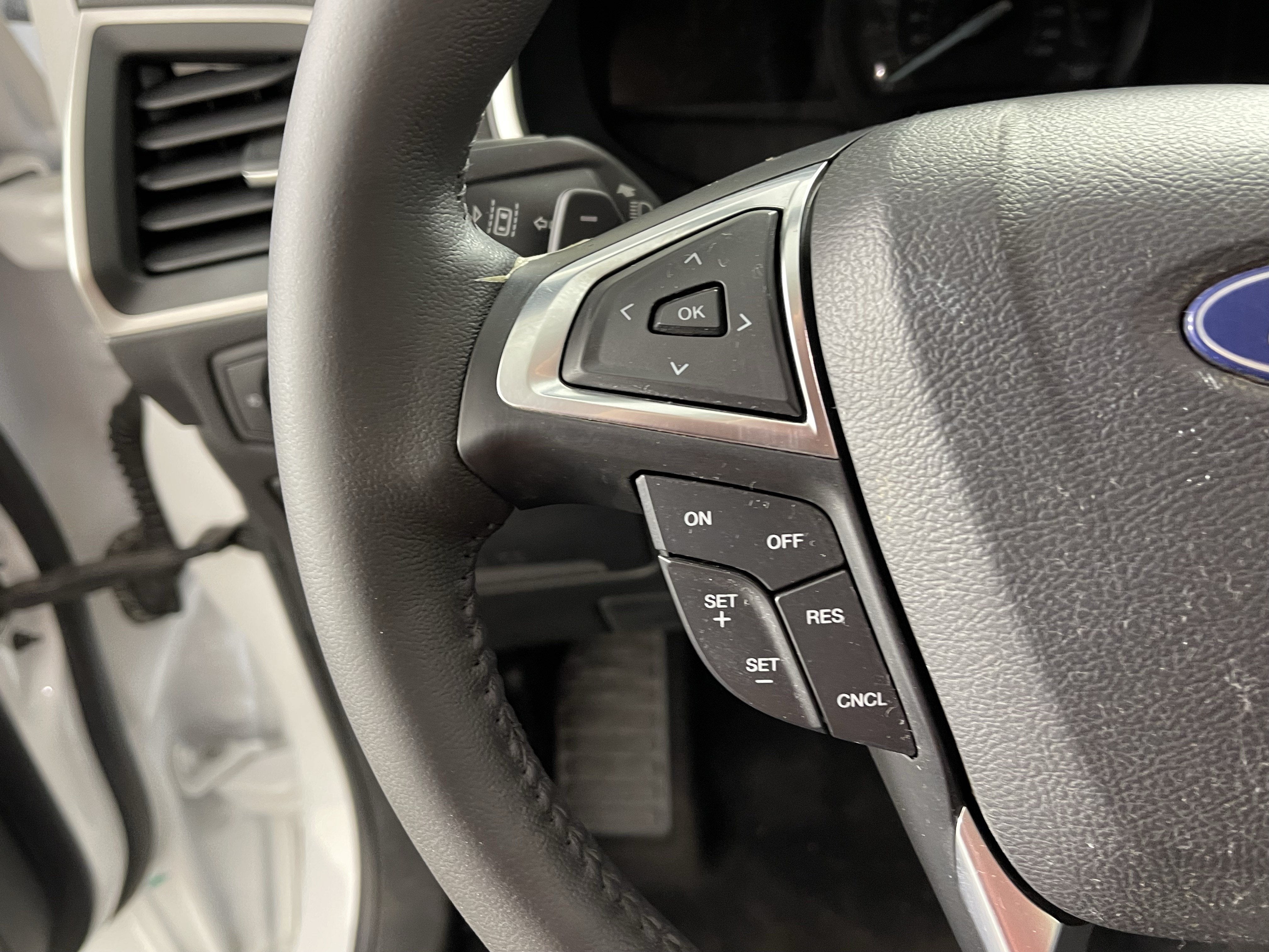 2020 Ford Edge Base