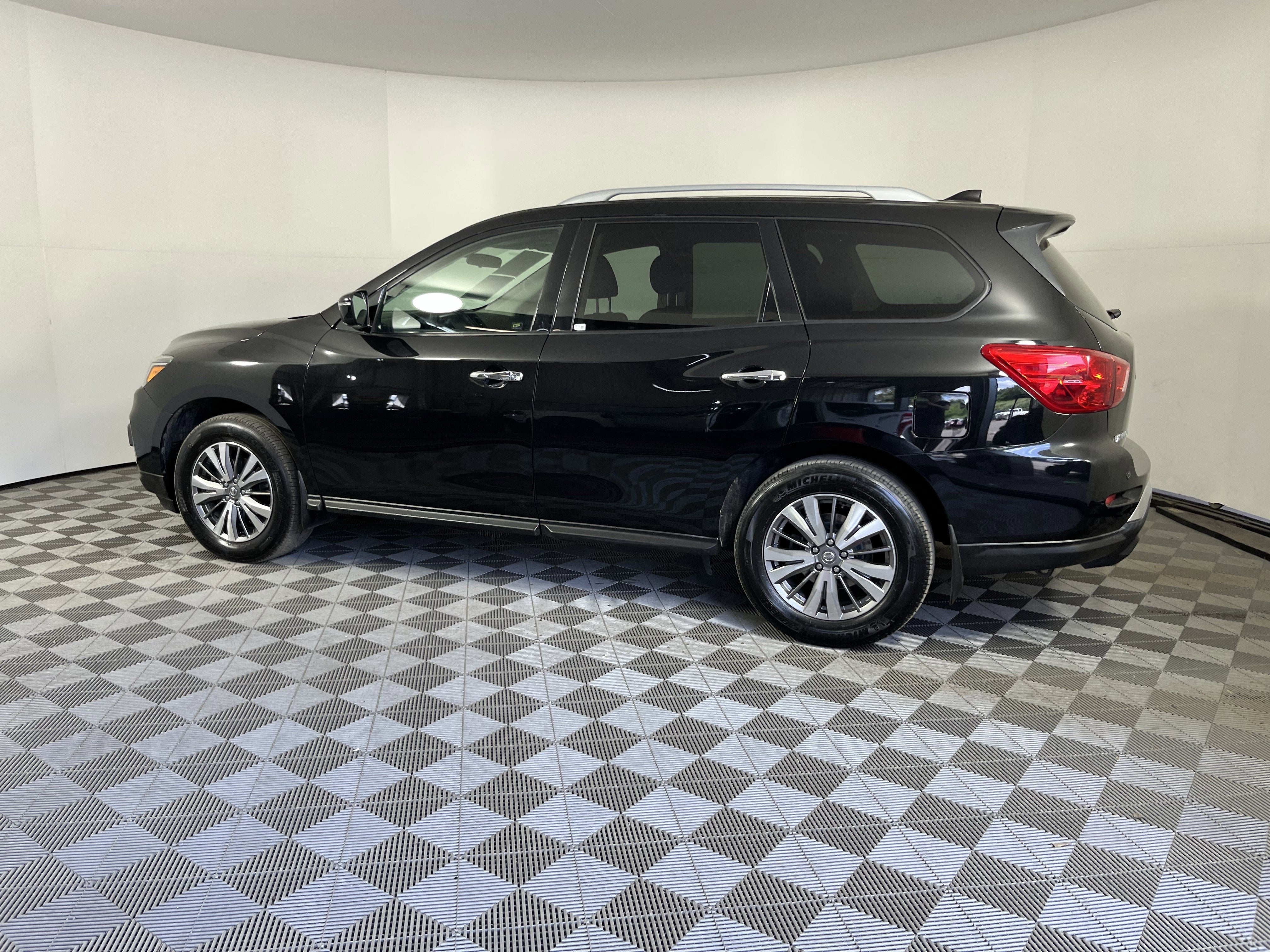 2019 Nissan Pathfinder S