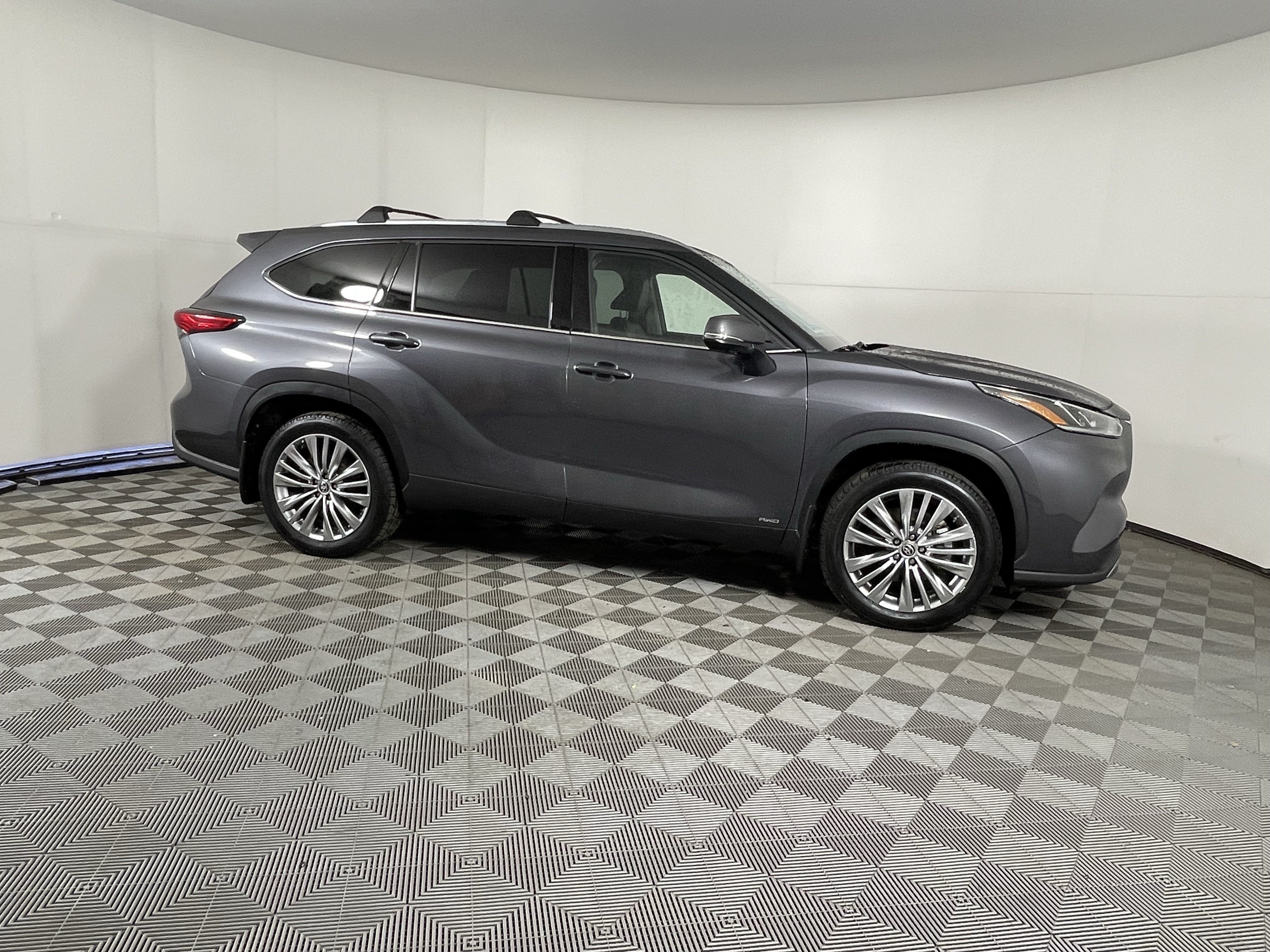 2023 Toyota Highlander Hybrid Platinum