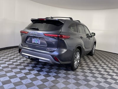 2023 Toyota Highlander Hybrid Platinum
