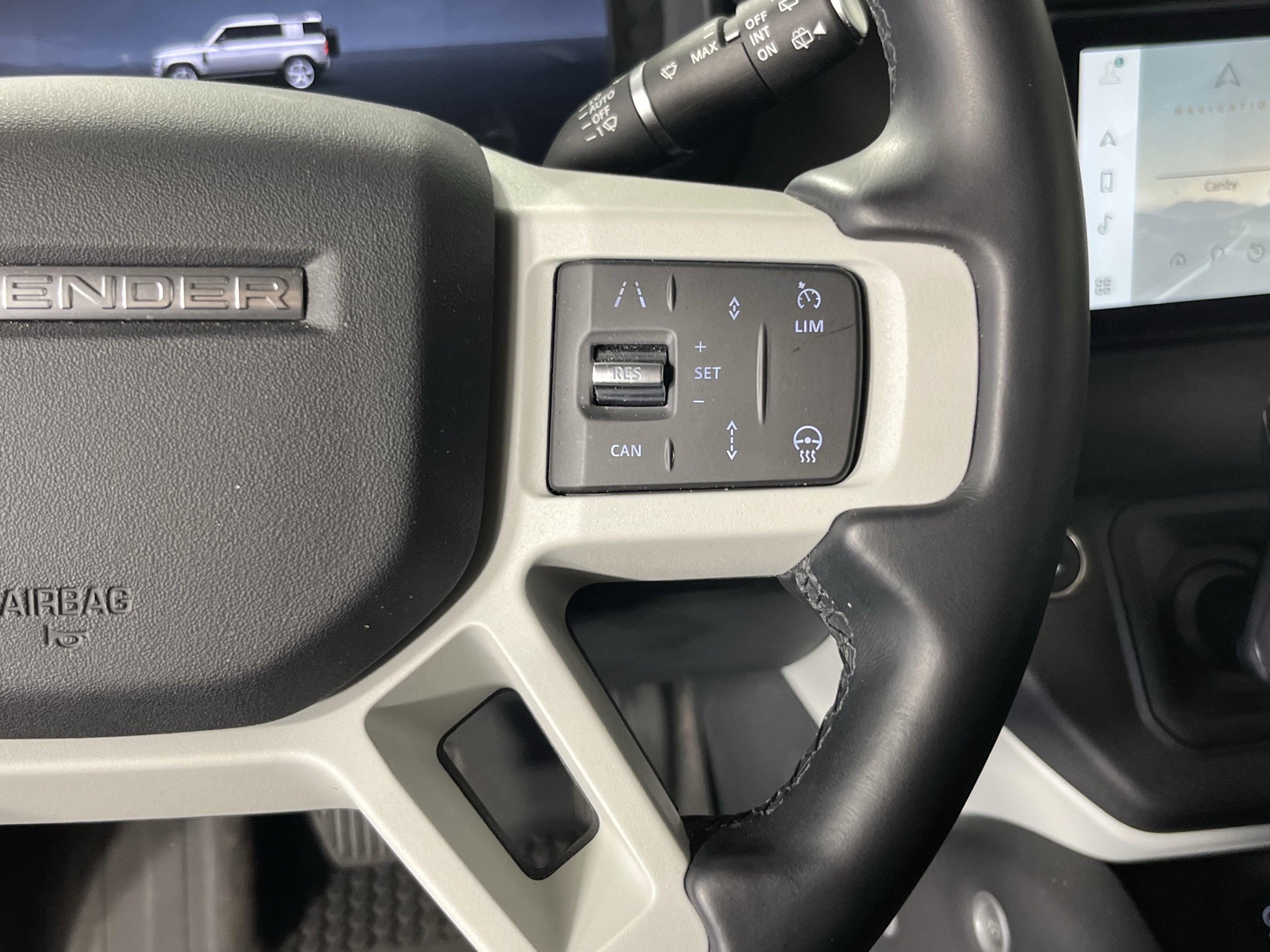 2024 Land Rover Defender X-Dynamic SE