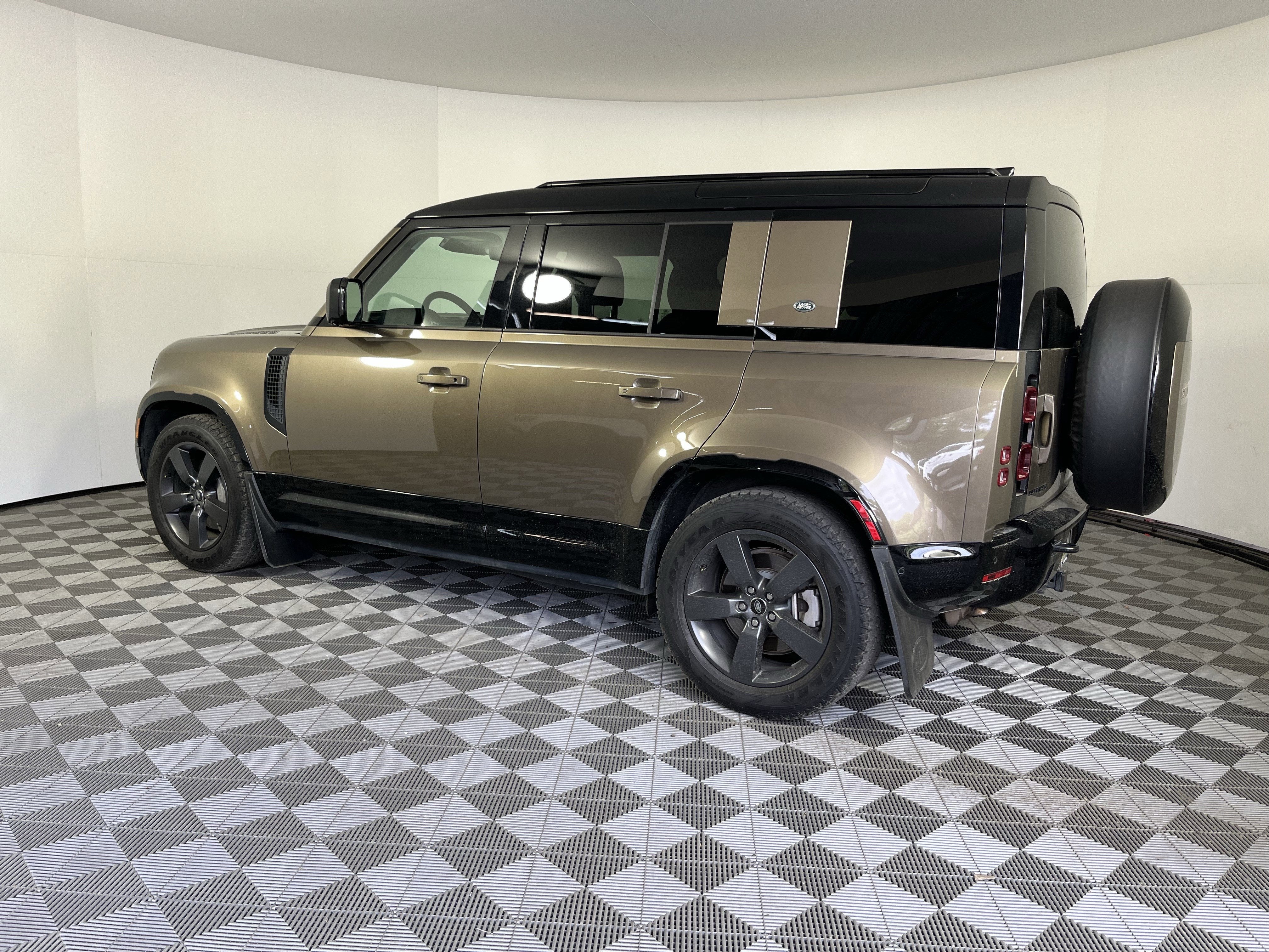 2024 Land Rover Defender X-Dynamic SE