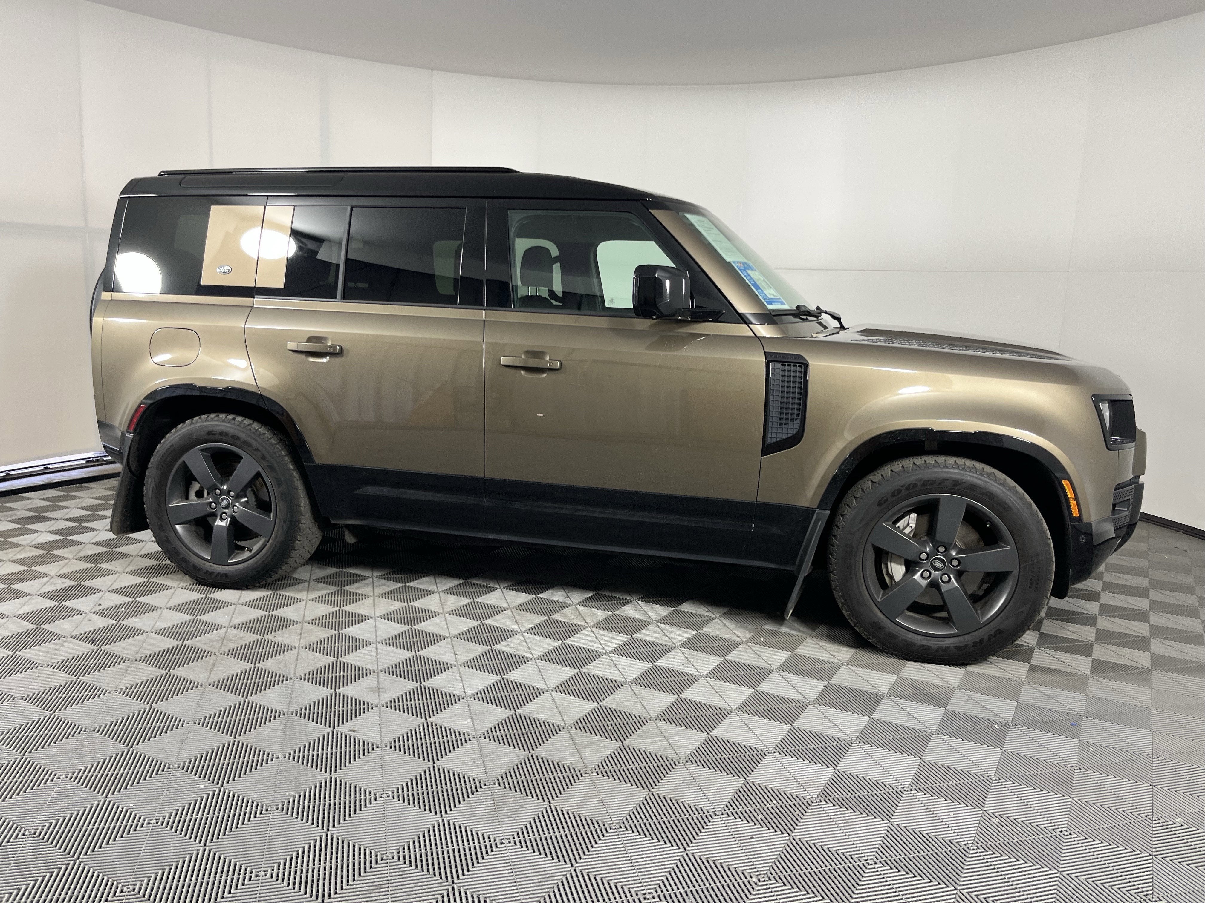 2024 Land Rover Defender X-Dynamic SE