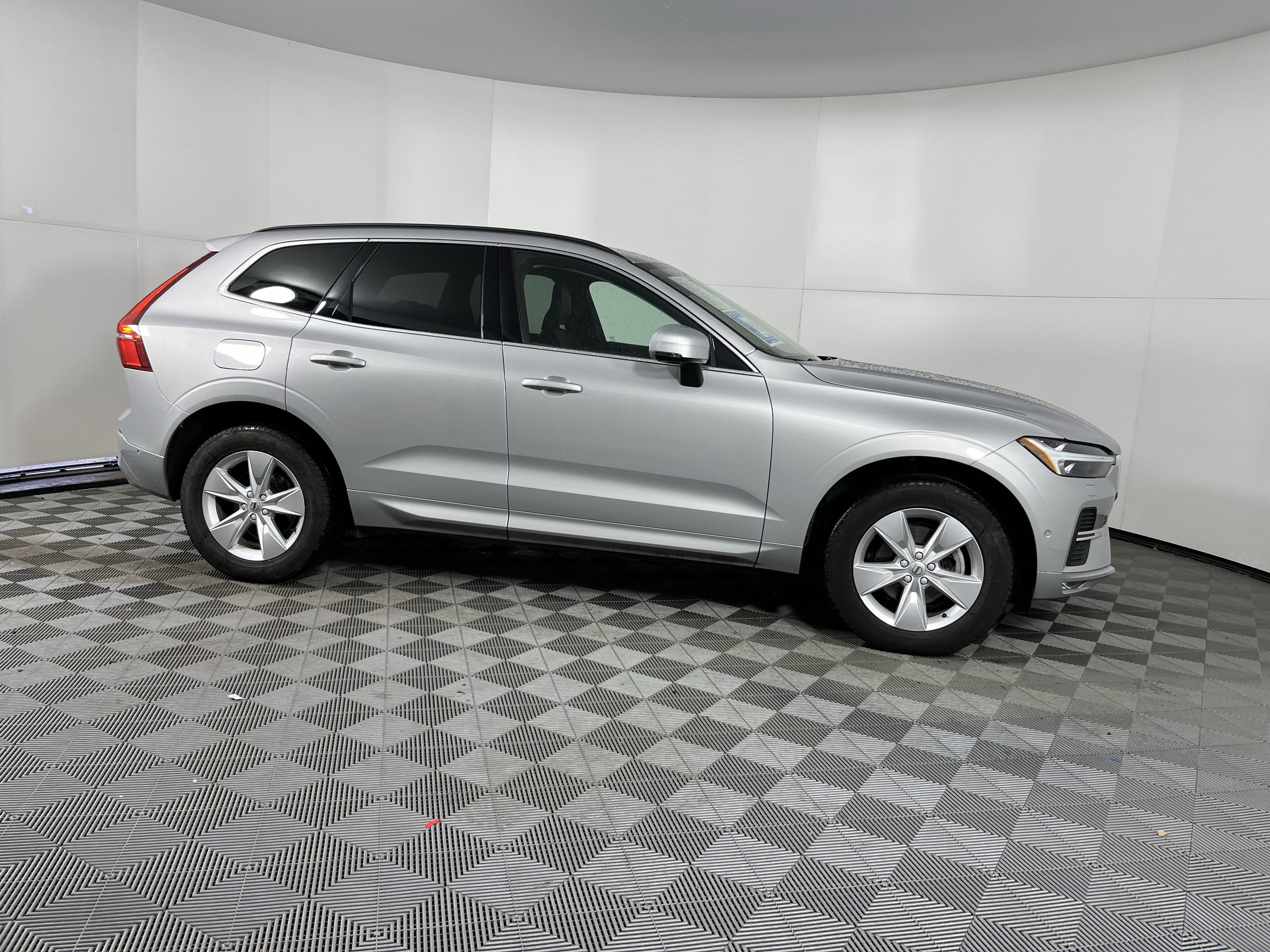 2022 Volvo XC60 Momentum