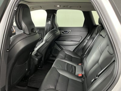 2022 Volvo XC60 Momentum