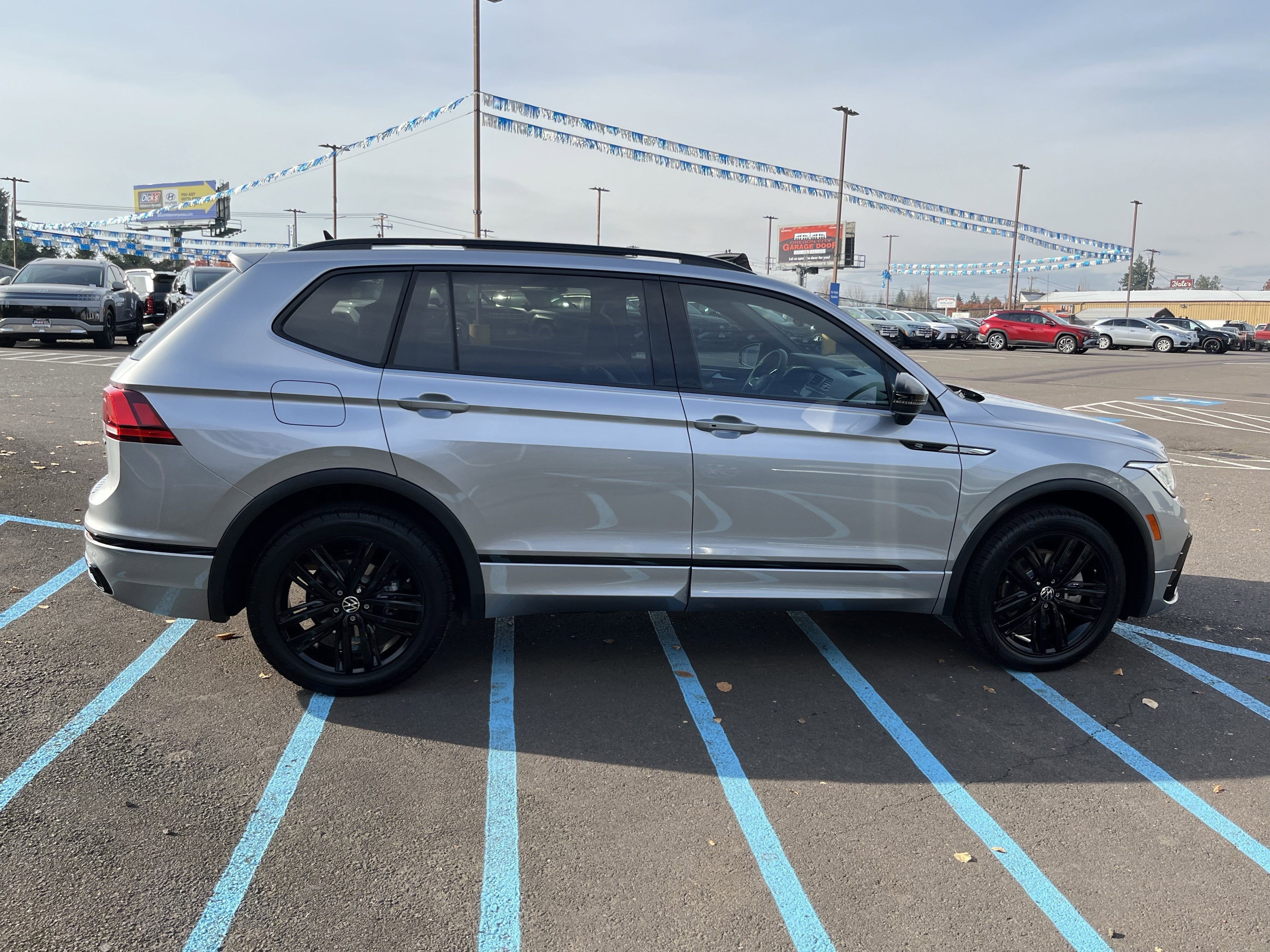 2022 Volkswagen Tiguan SE R-Line Black