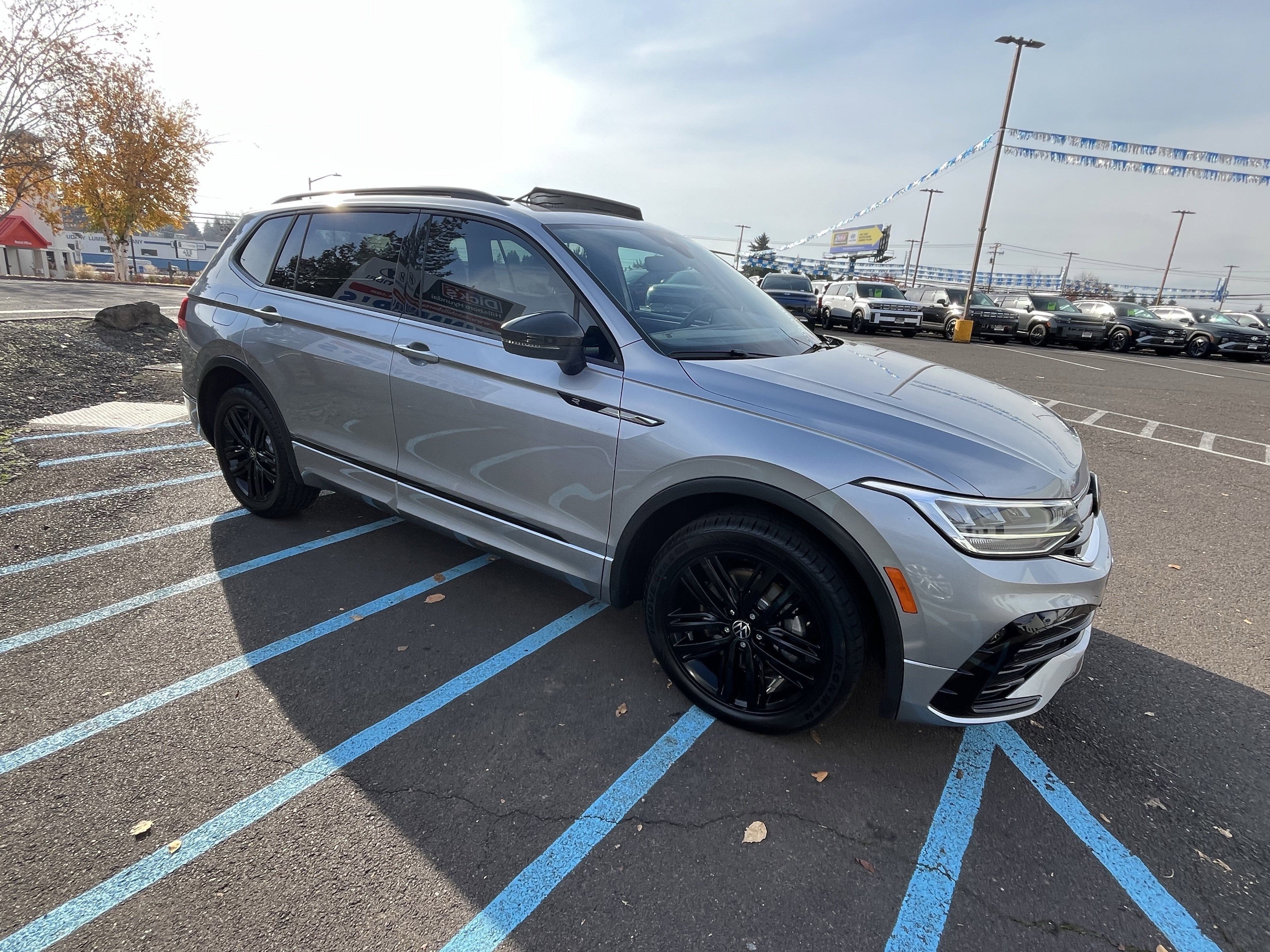 2022 Volkswagen Tiguan SE R-Line Black