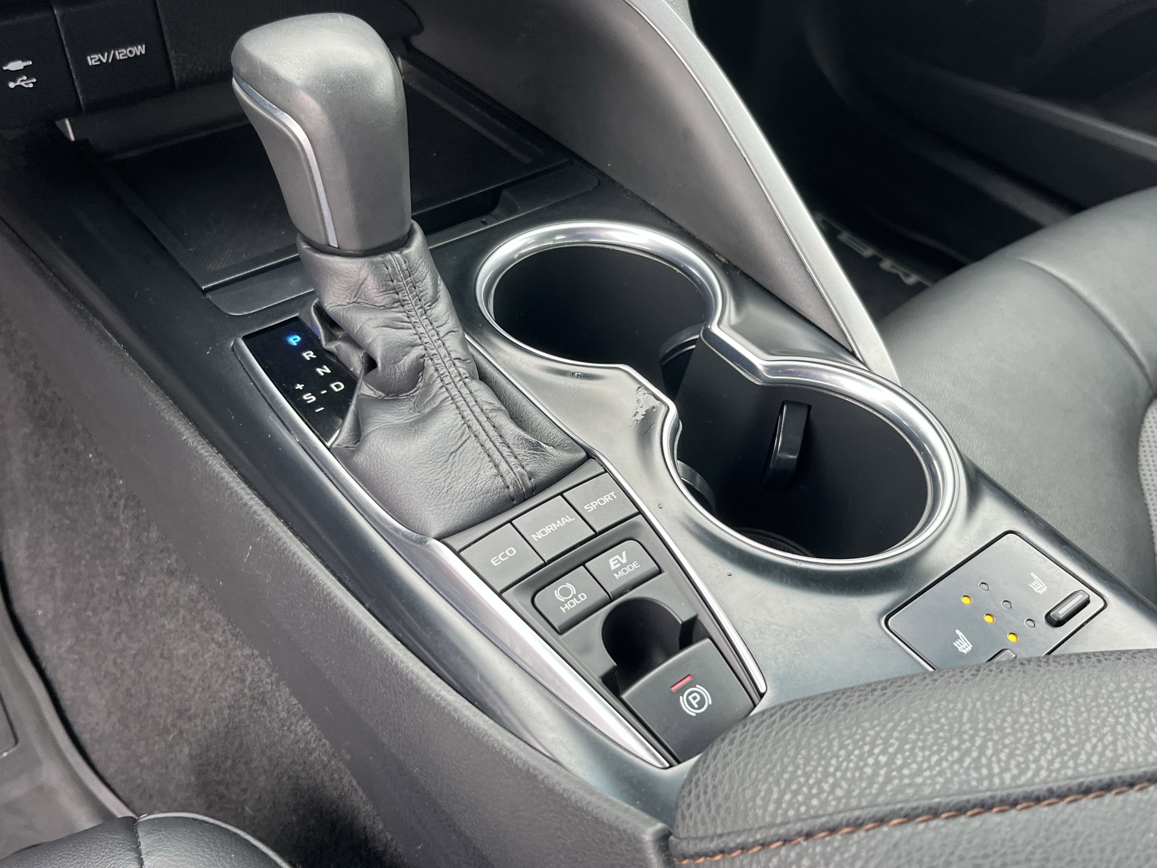 2018 Toyota Camry Hybrid LE