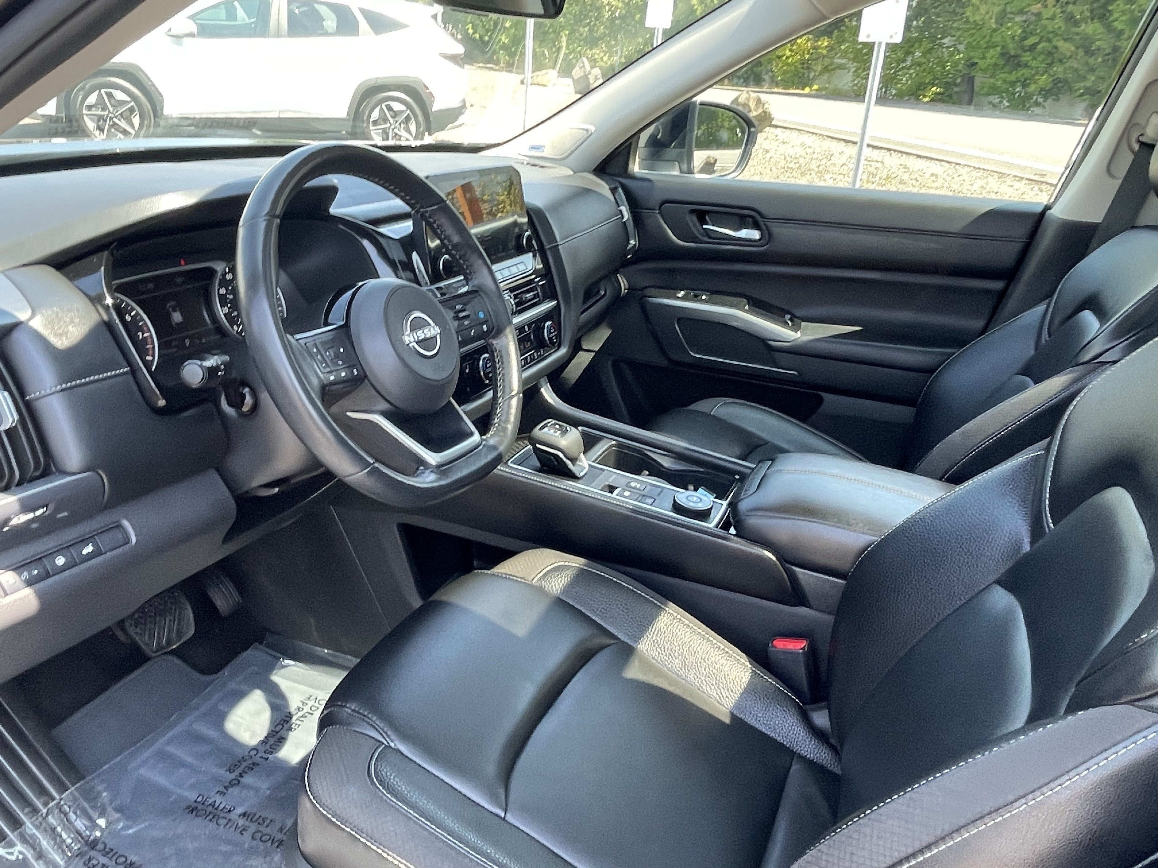 2023 Nissan Pathfinder SL