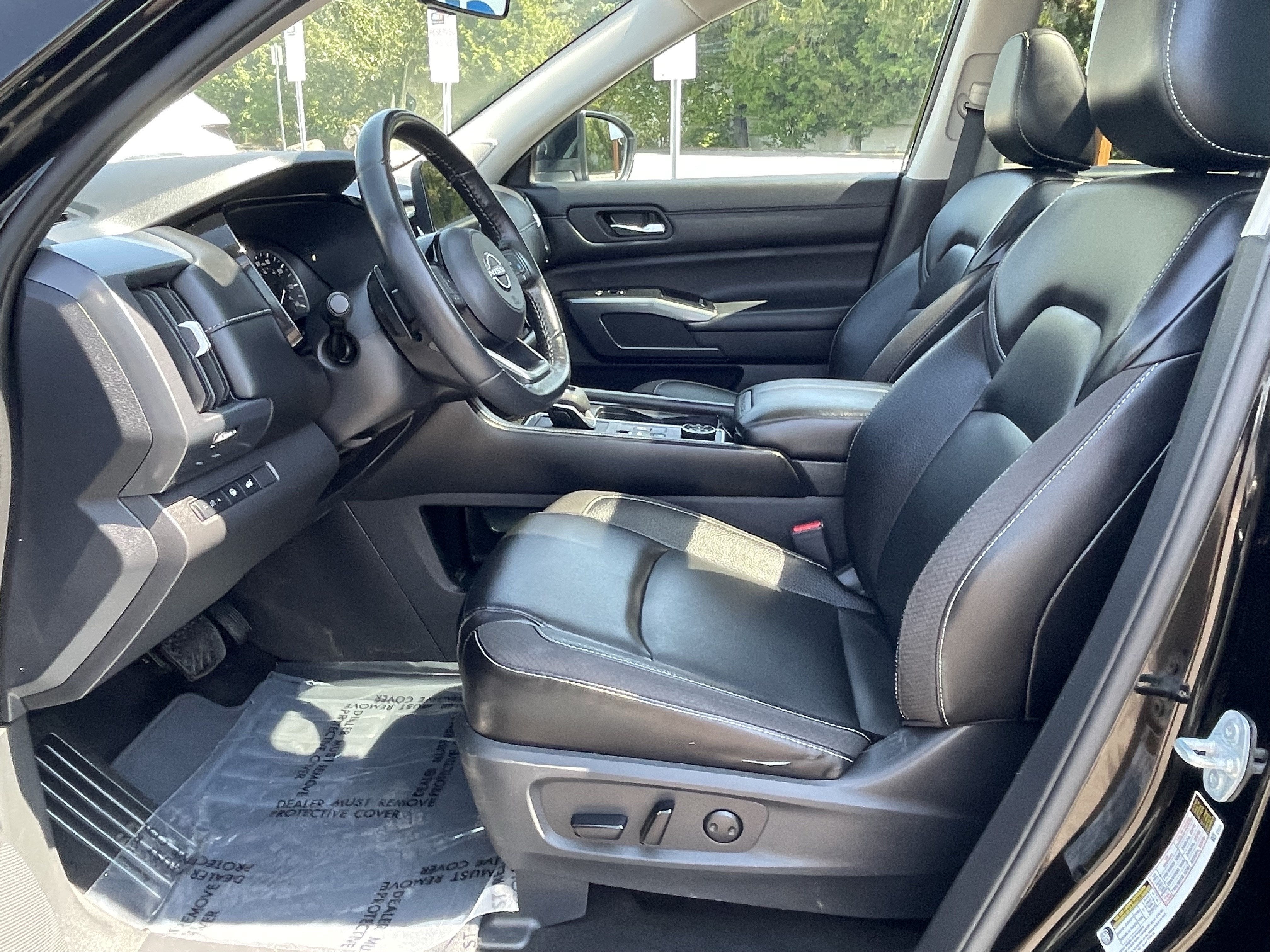 2023 Nissan Pathfinder SL
