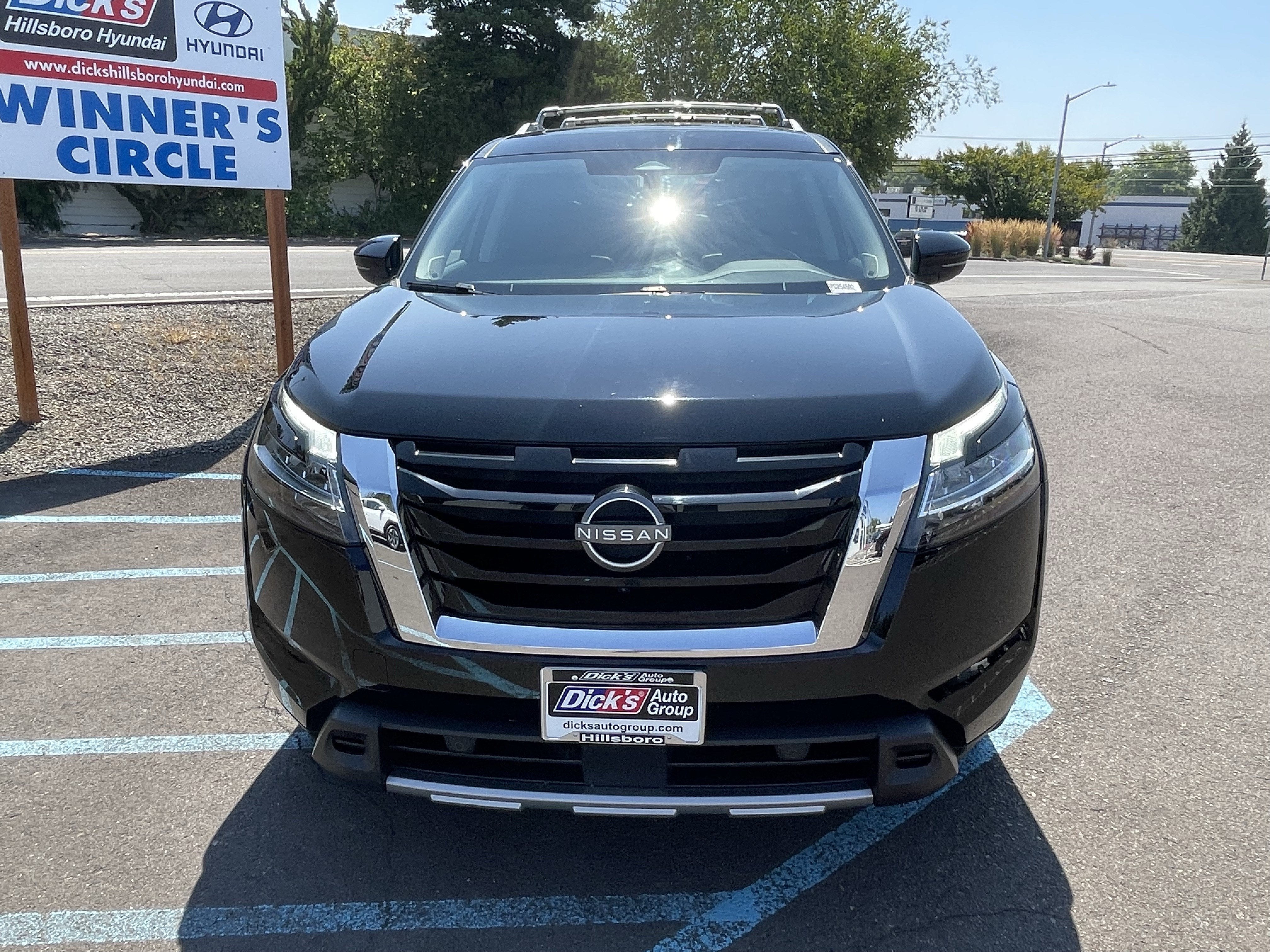 2023 Nissan Pathfinder SL