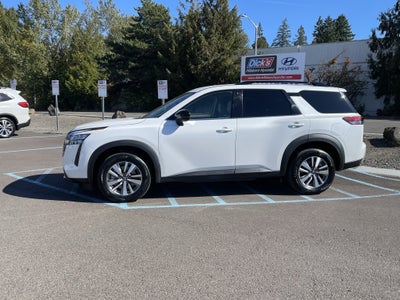 2026 Nissan Pathfinder SL