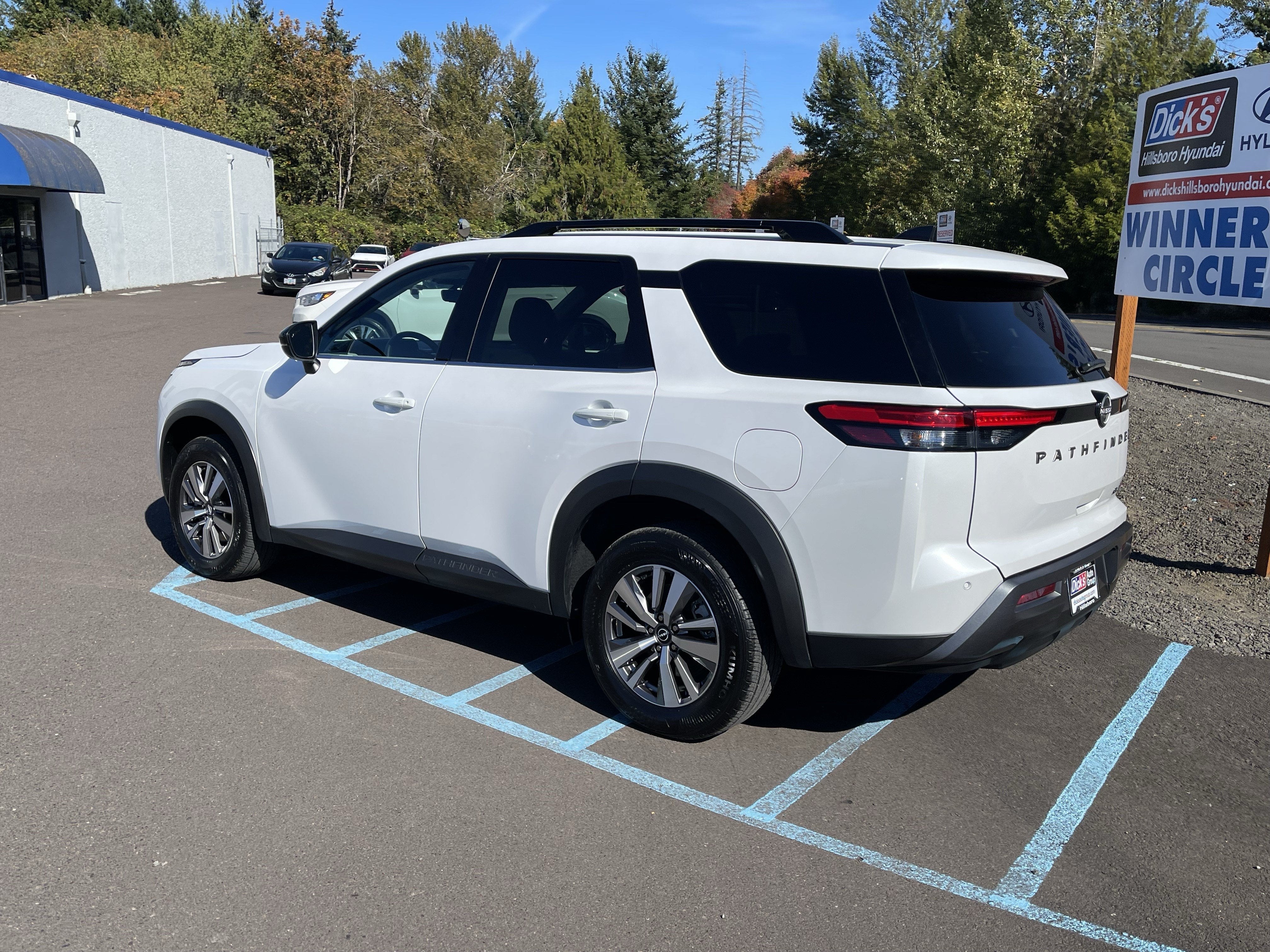 2026 Nissan Pathfinder SL