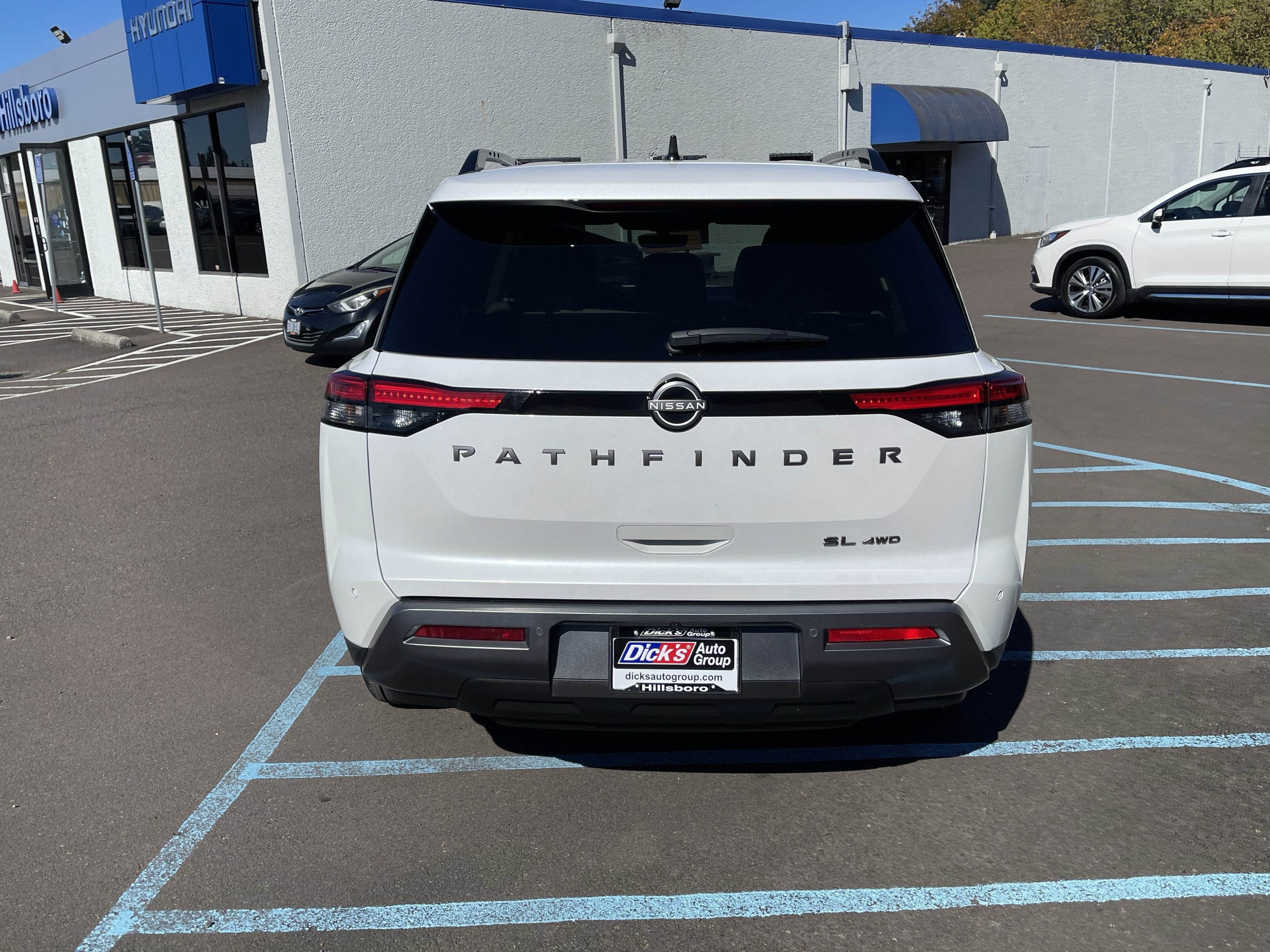2026 Nissan Pathfinder SL