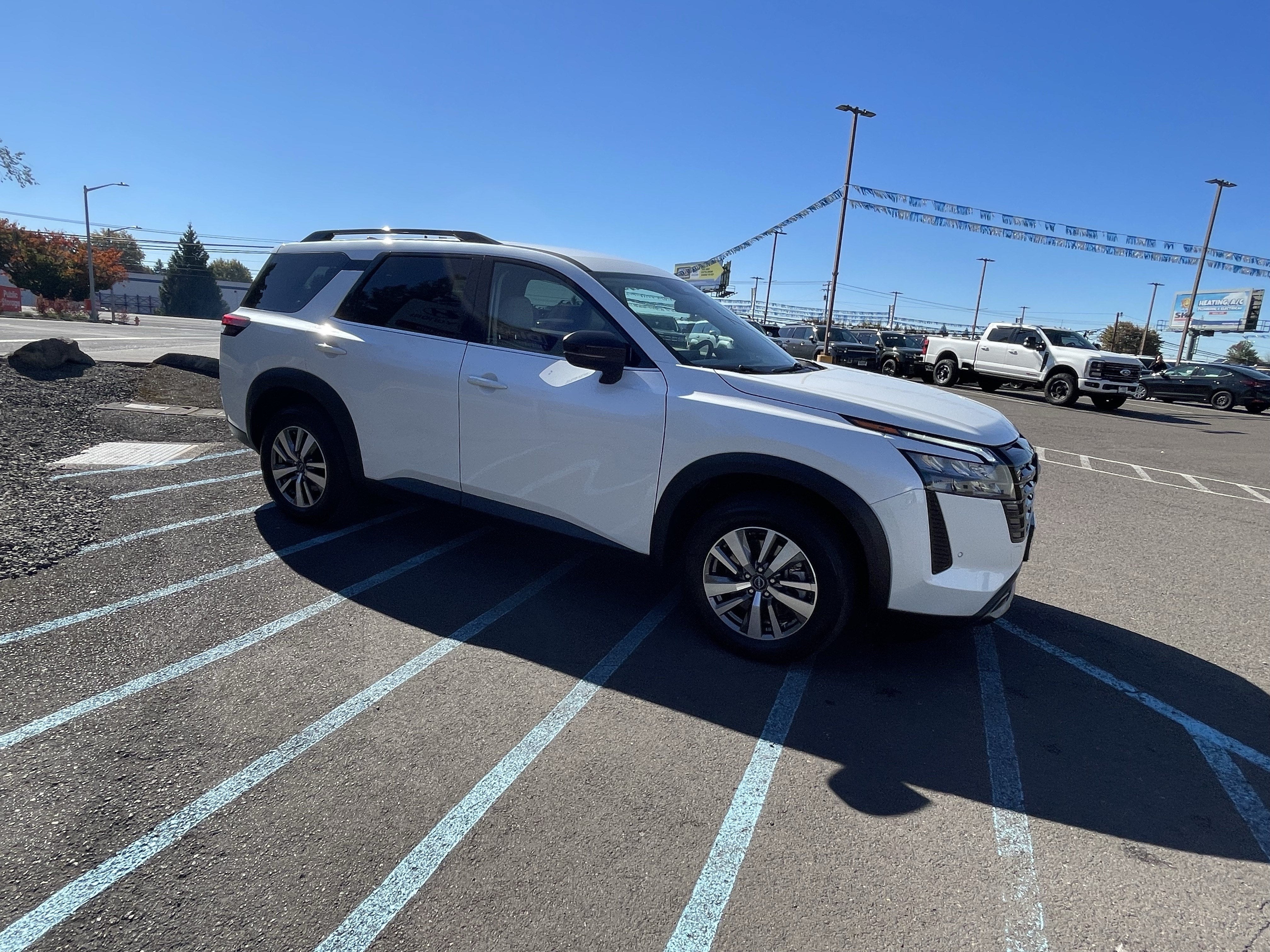 2026 Nissan Pathfinder SL