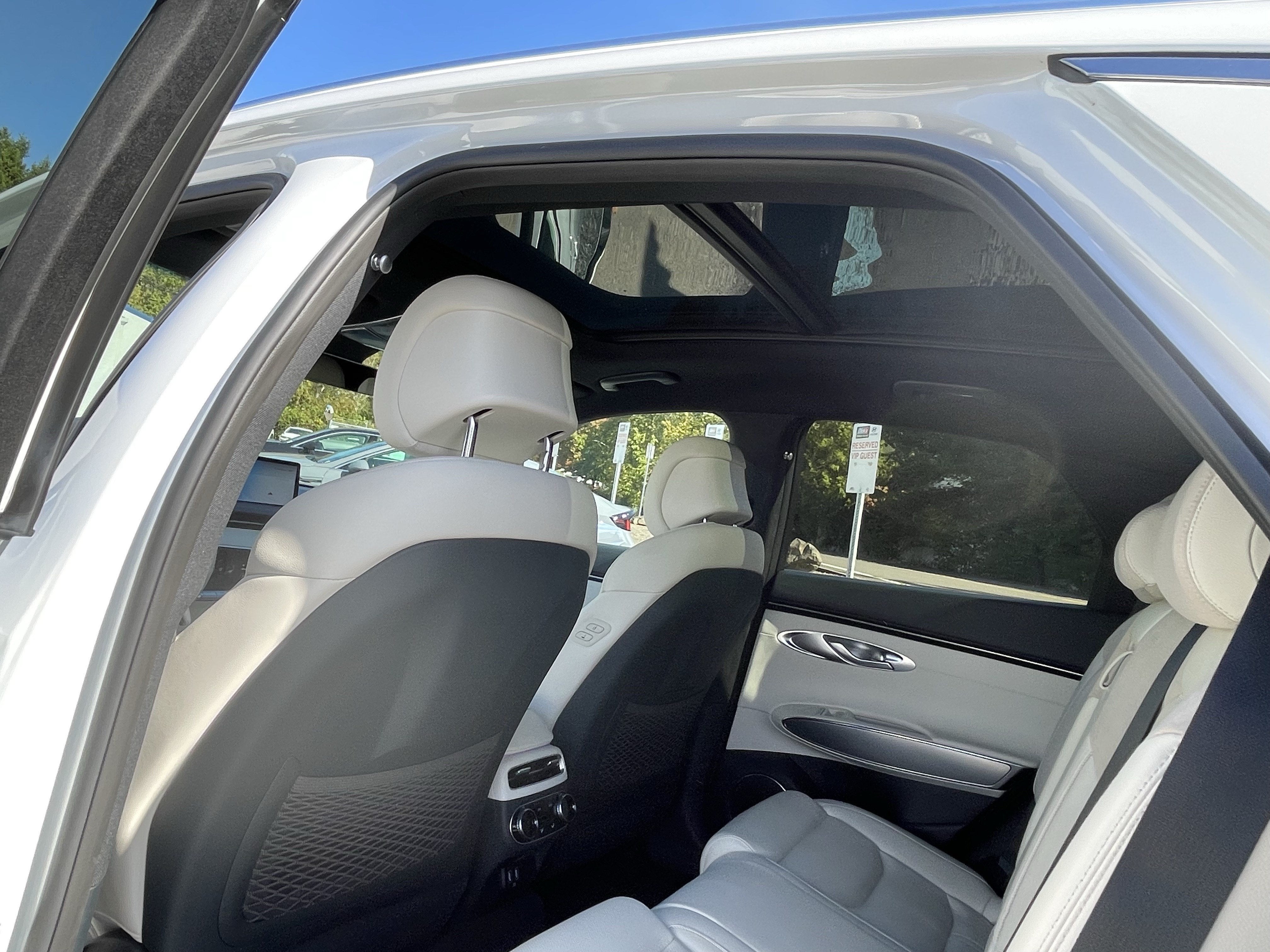 2025 Genesis Electrified GV70 Advanced