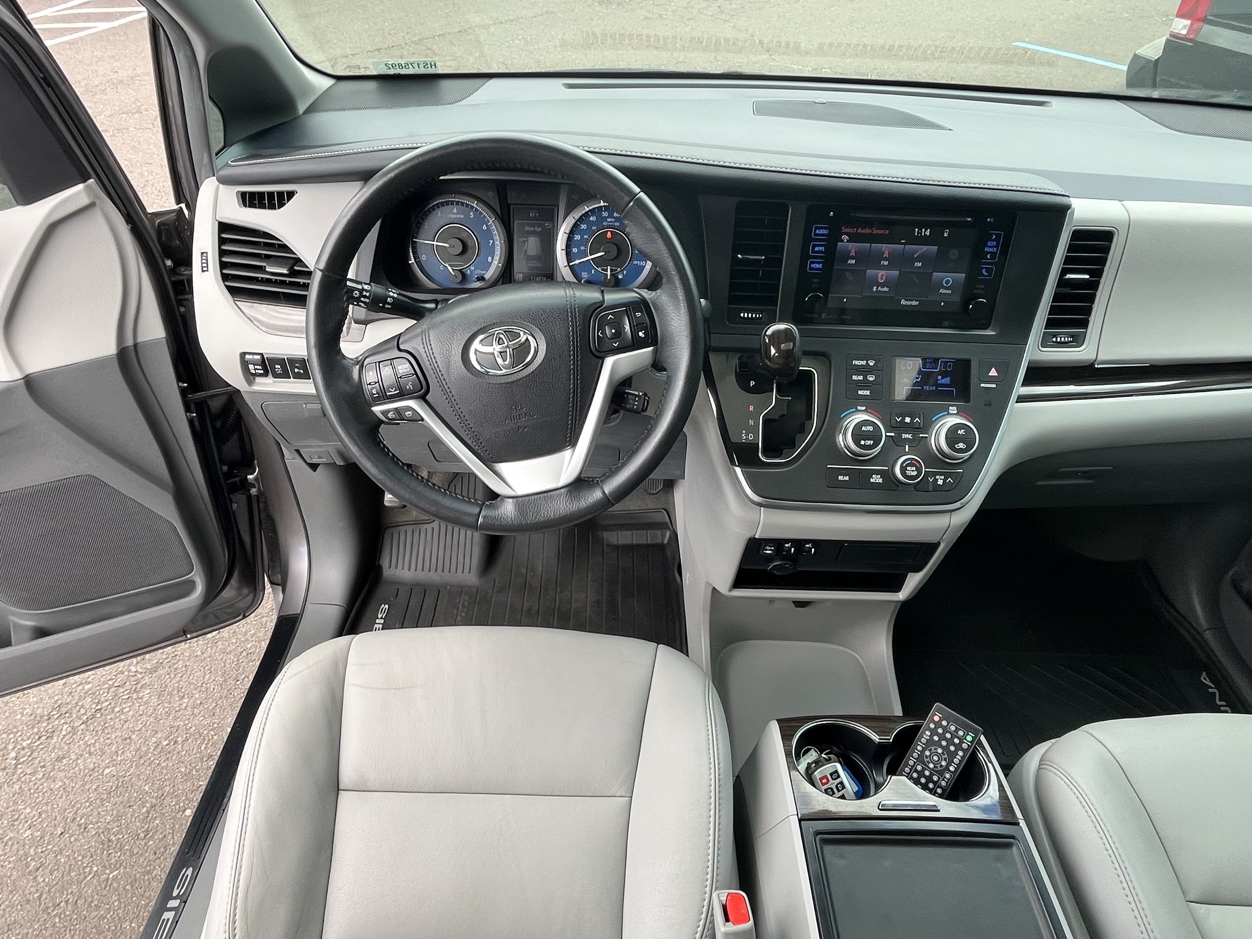 2017 Toyota Sienna XLE