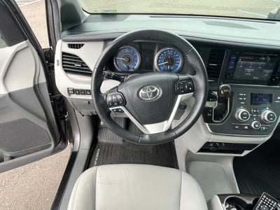 2017 Toyota Sienna XLE