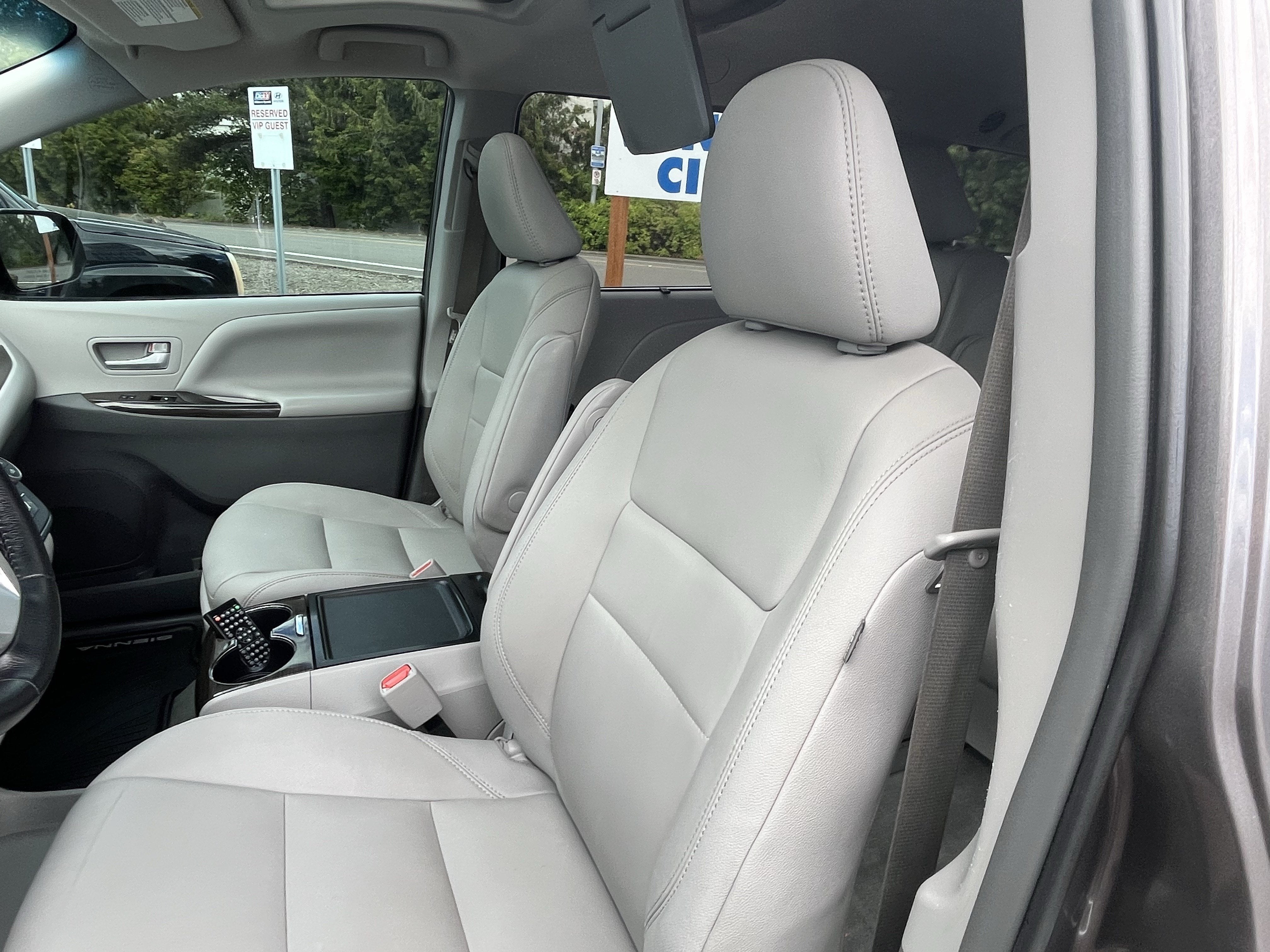 2017 Toyota Sienna XLE