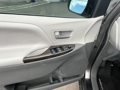 2017 Toyota Sienna XLE
