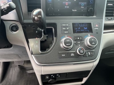 2017 Toyota Sienna XLE