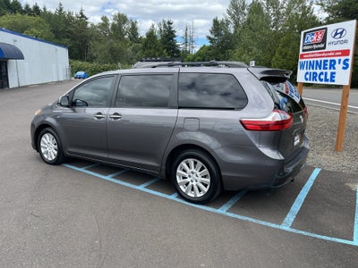 2017 Toyota Sienna XLE
