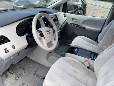 2013 Toyota Sienna LE AAS