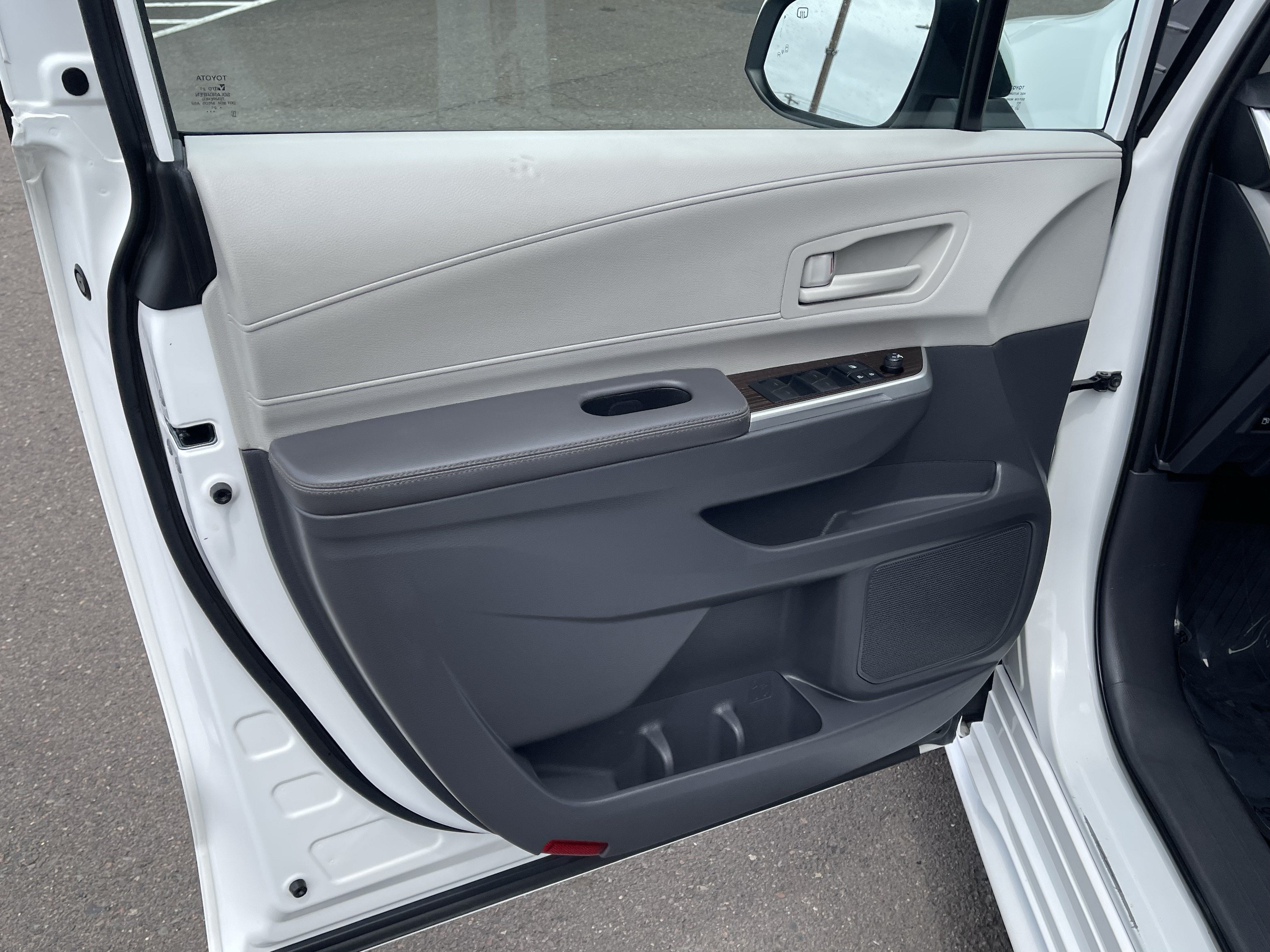 2021 Toyota Sienna LE