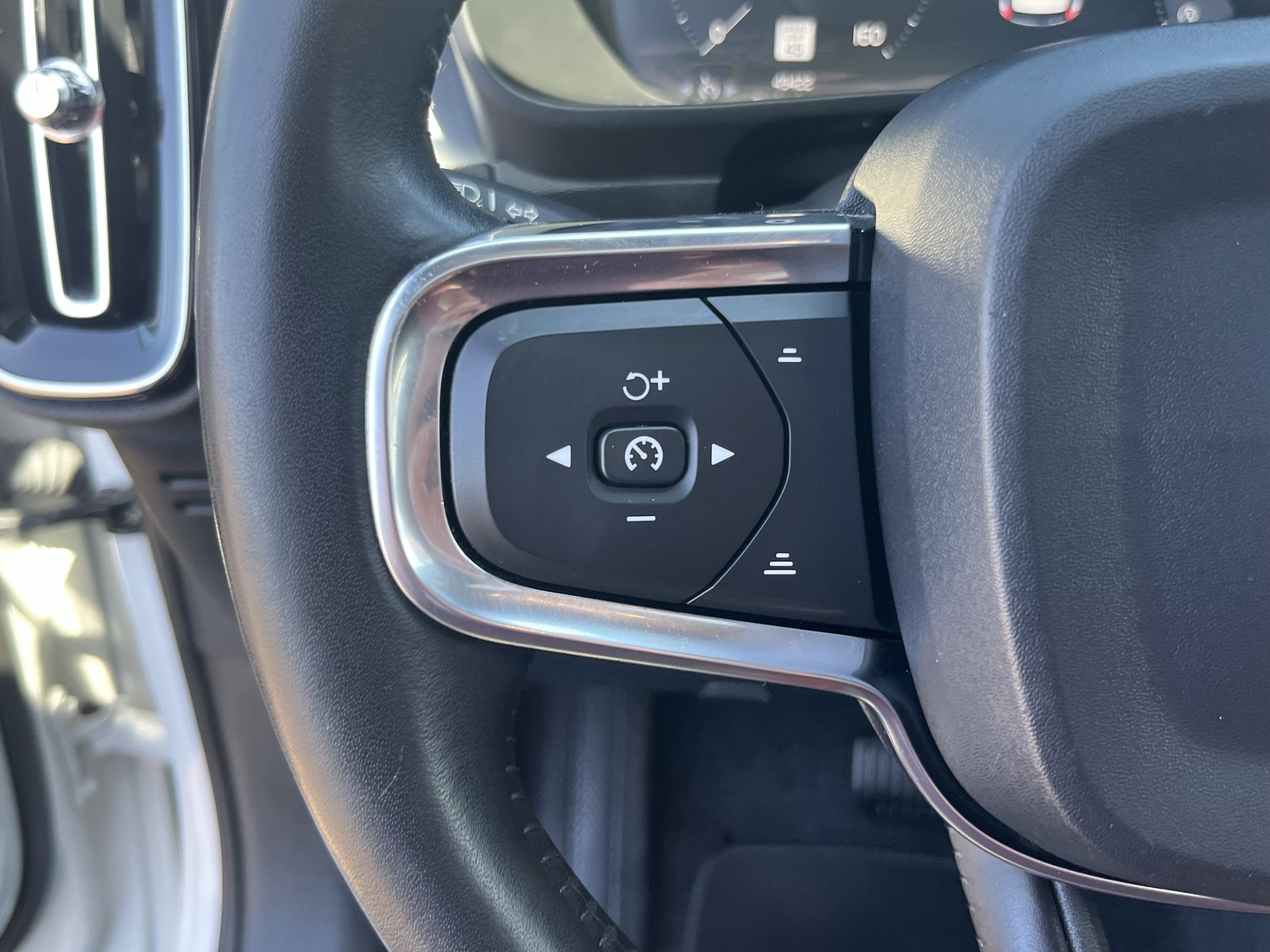 2019 Volvo XC40 Momentum