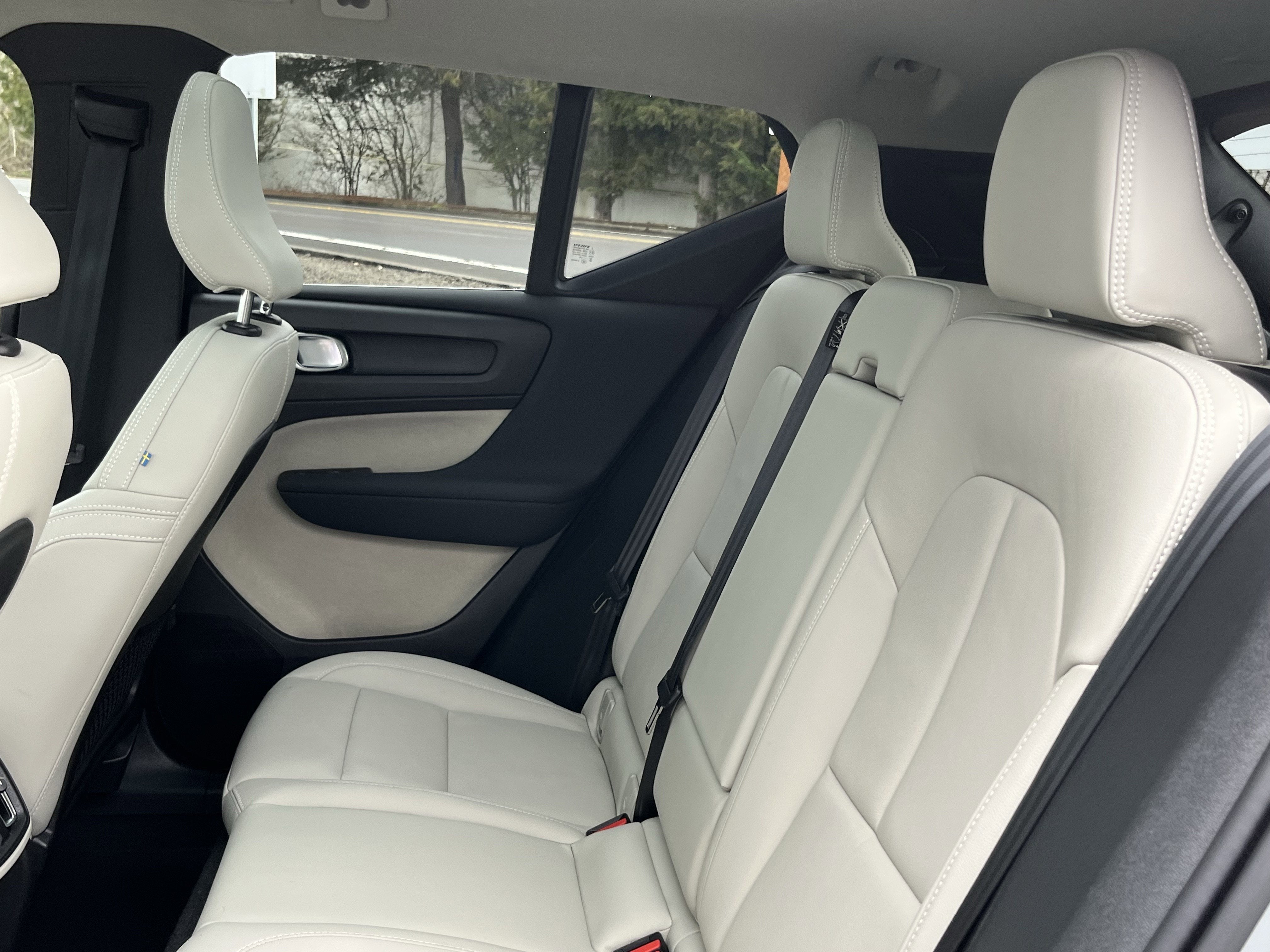 2024 Volvo XC40 Plus Bright Theme