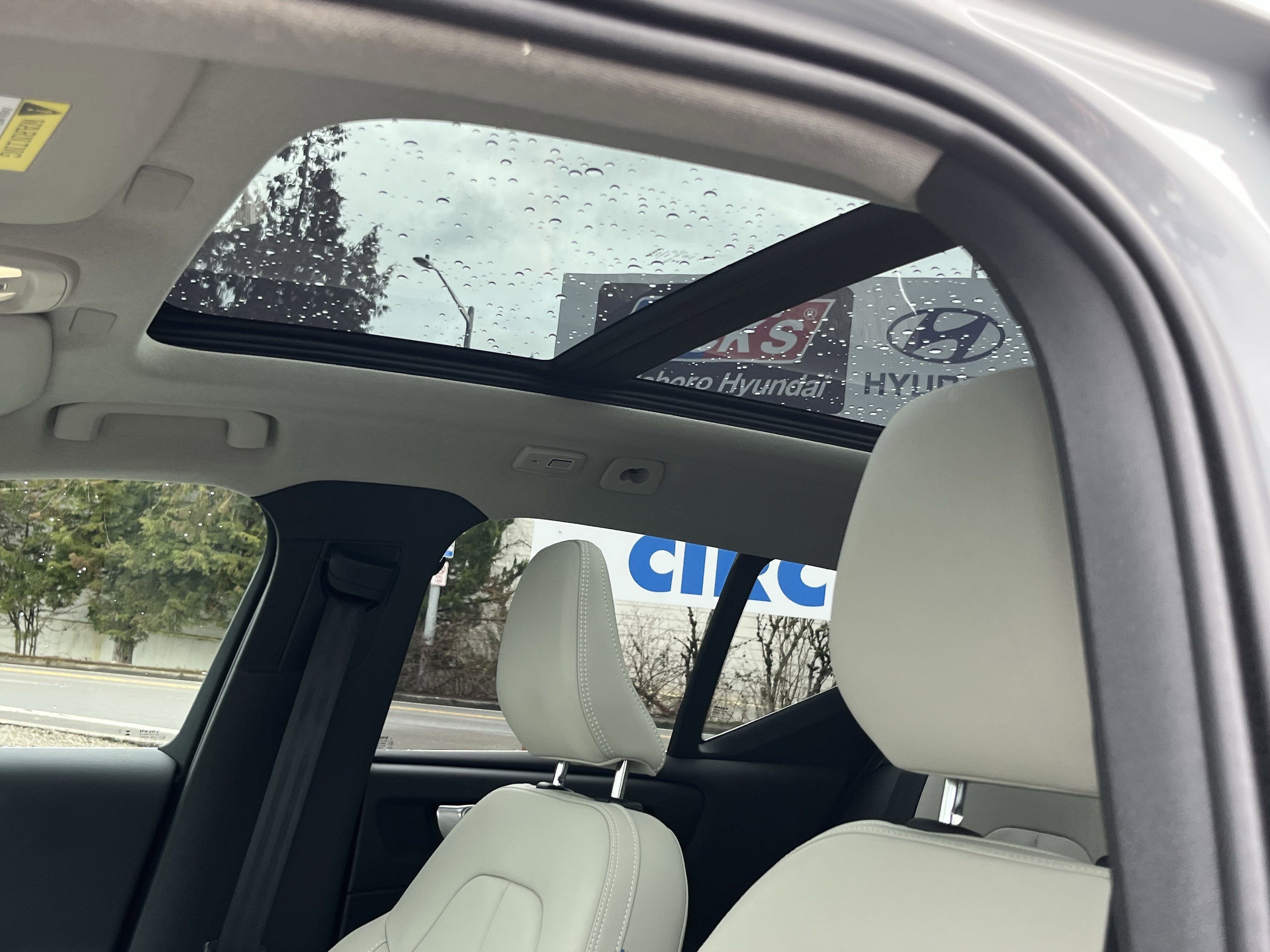 2024 Volvo XC40 Plus Bright Theme