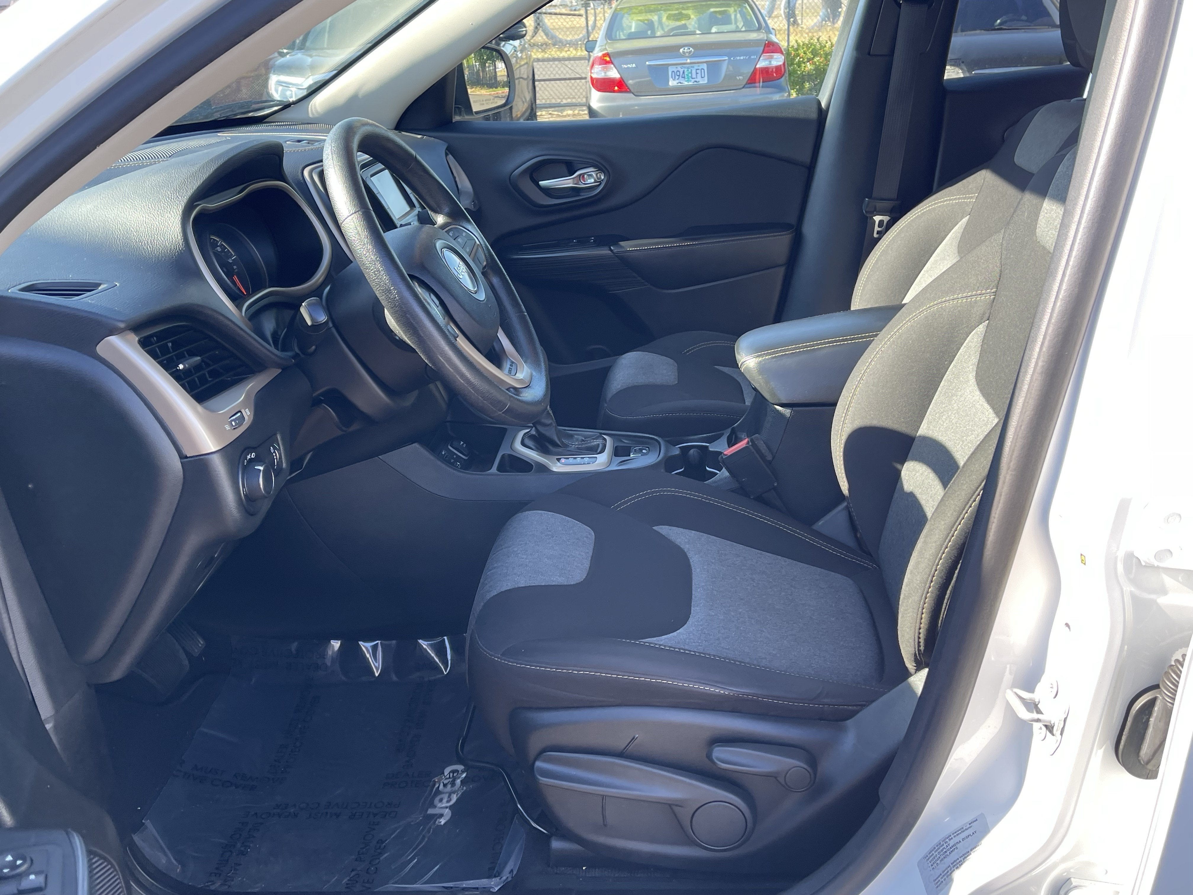 2016 Jeep Cherokee Sport