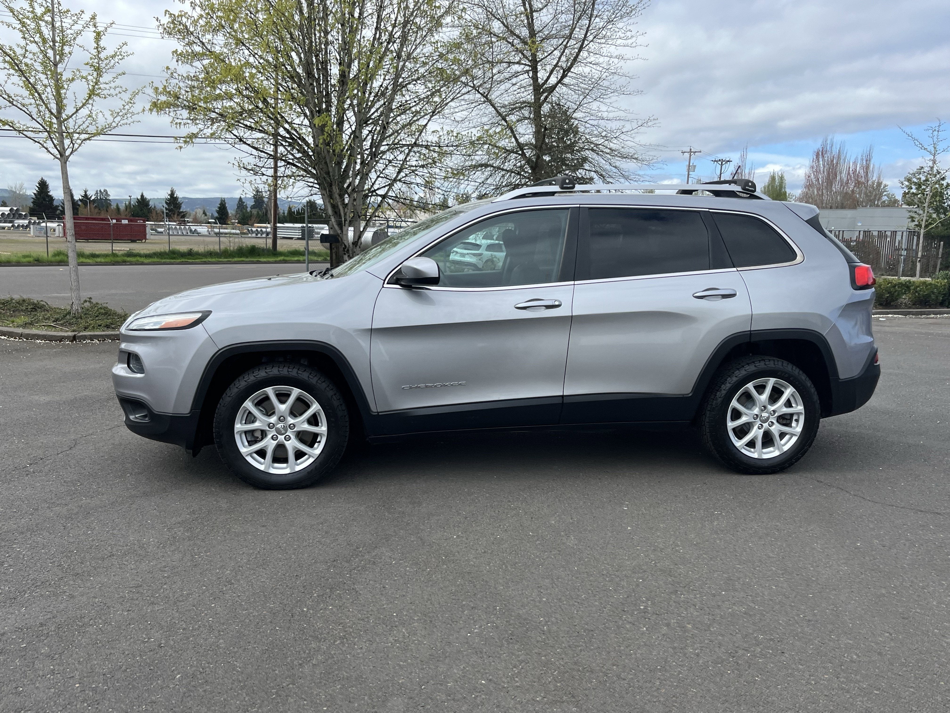 Used 2014 Jeep Cherokee Latitude with VIN 1C4PJLCS1EW238051 for sale in Hillsboro, OR