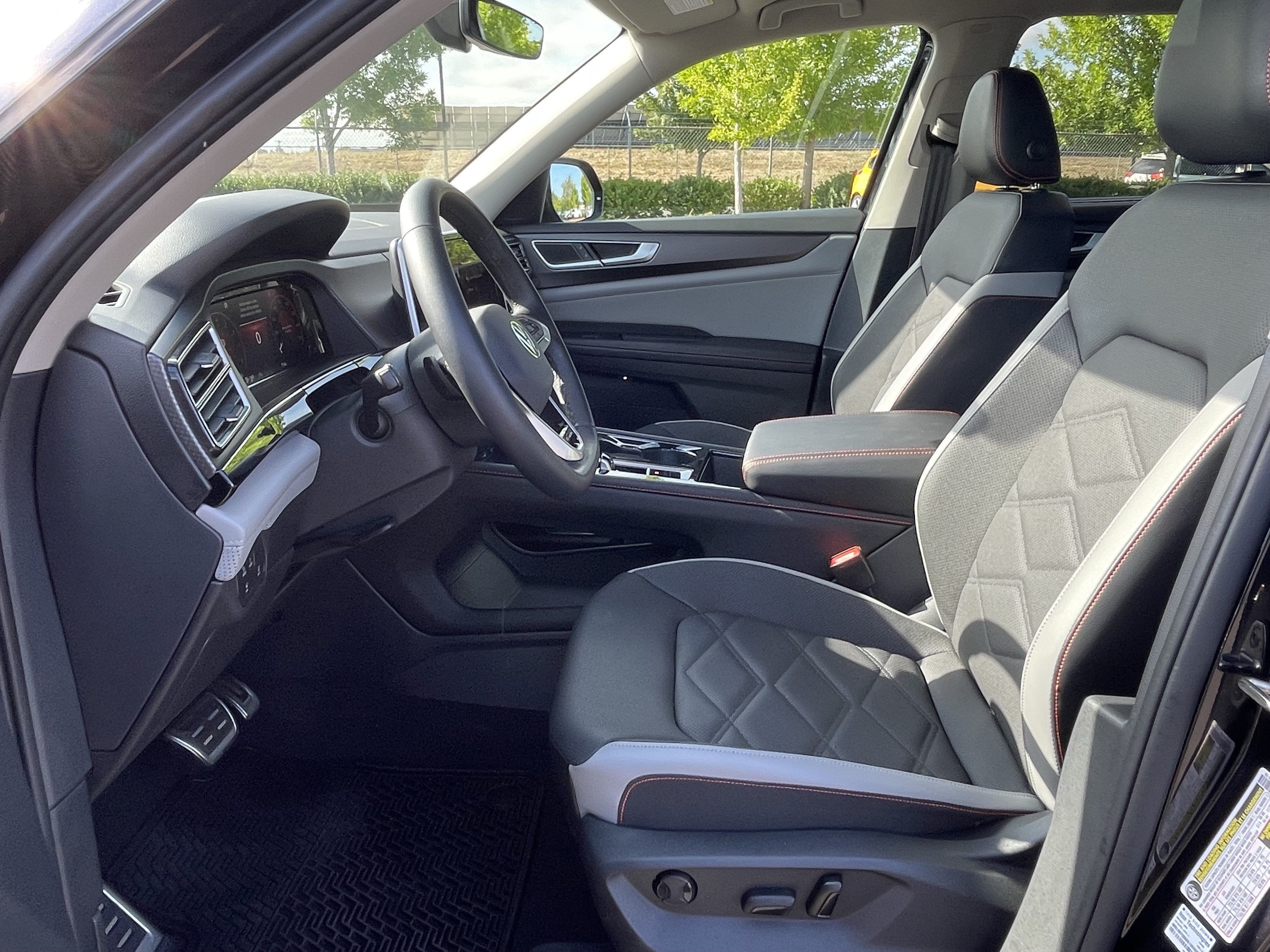 2024 Volkswagen Atlas 2.0T Peak Edition SE w/Technology