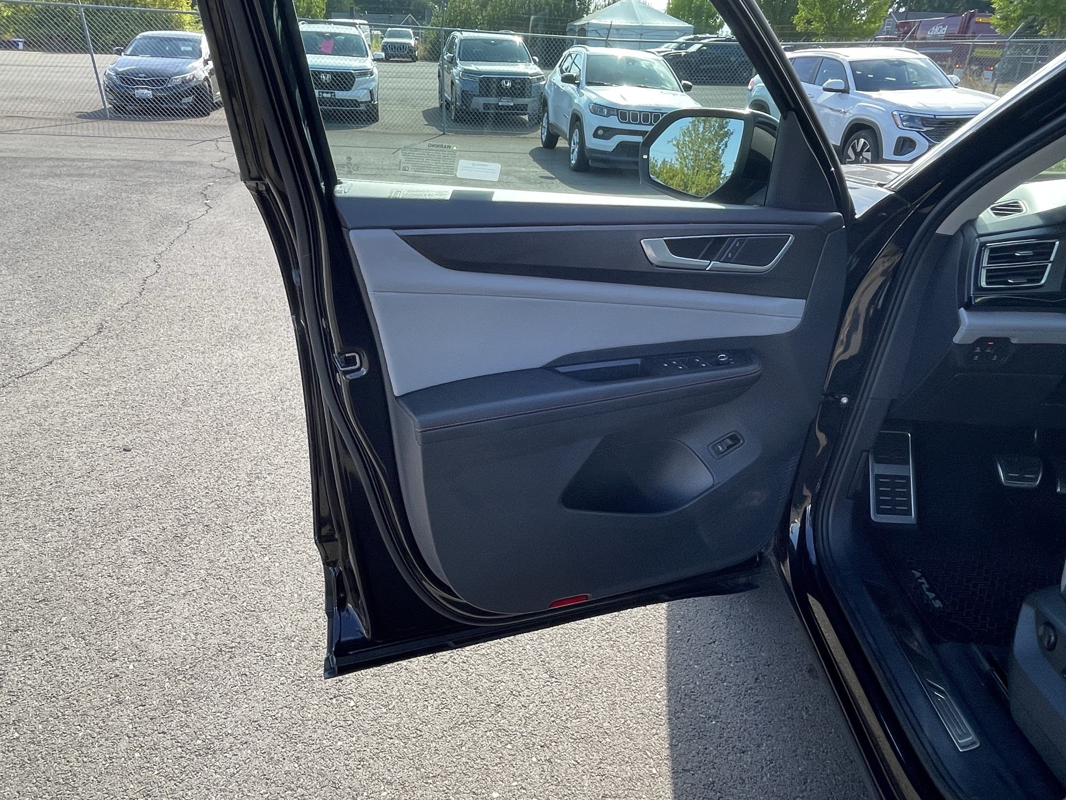 2024 Volkswagen Atlas 2.0T Peak Edition SE w/Technology