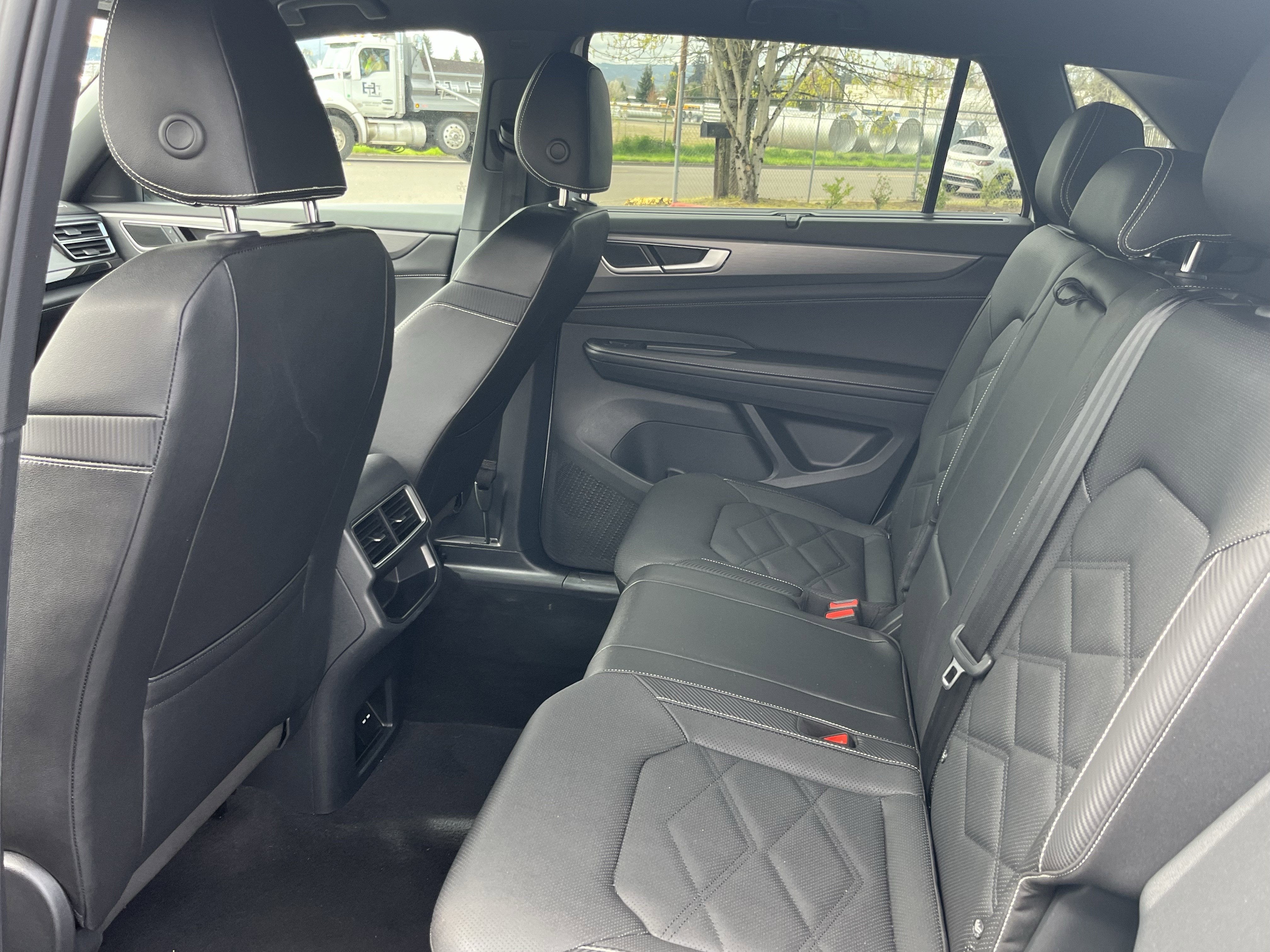 2025 Volkswagen Atlas Cross Sport 2.0T SE w/Technology