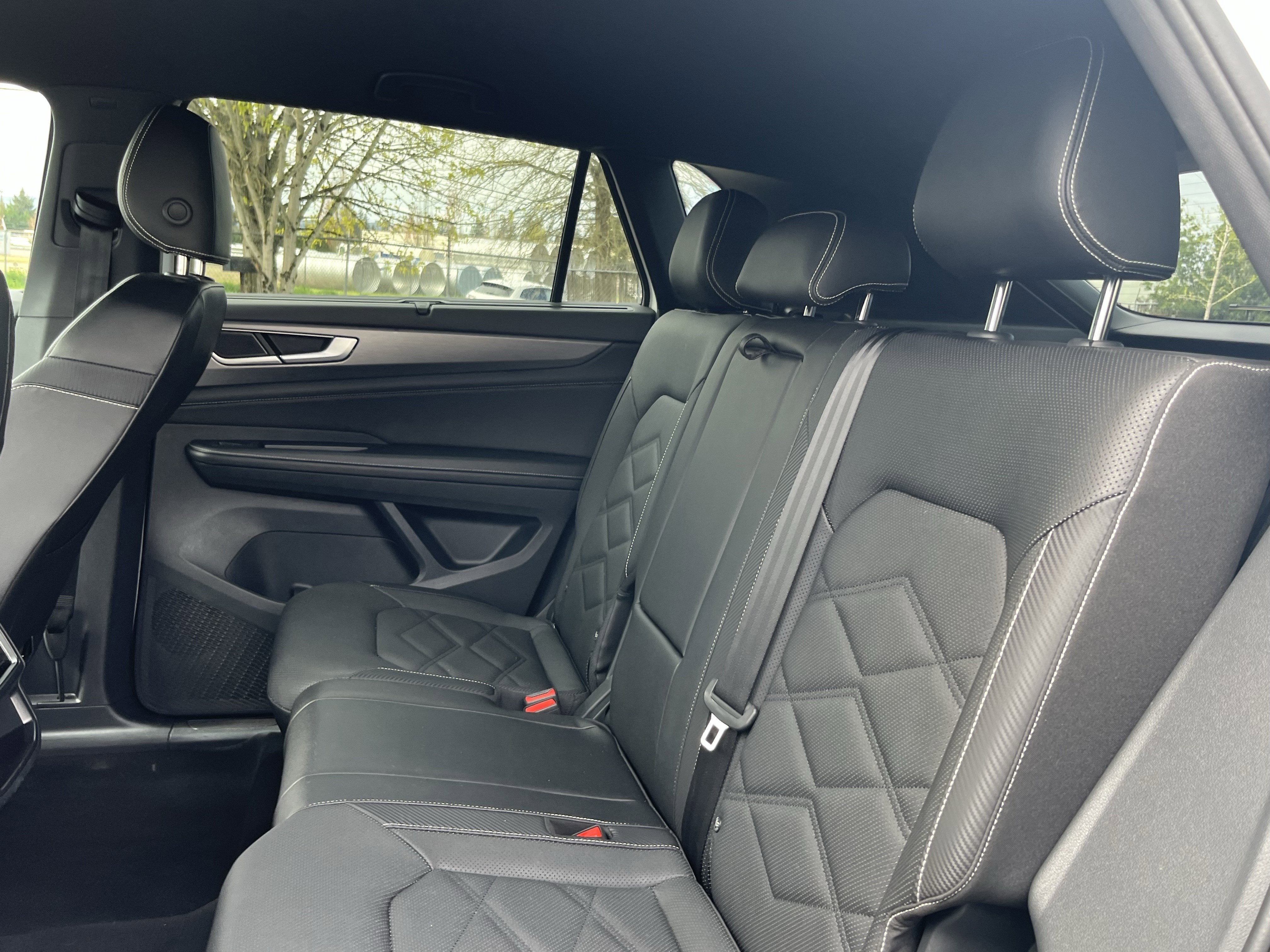 2025 Volkswagen Atlas Cross Sport 2.0T SE w/Technology
