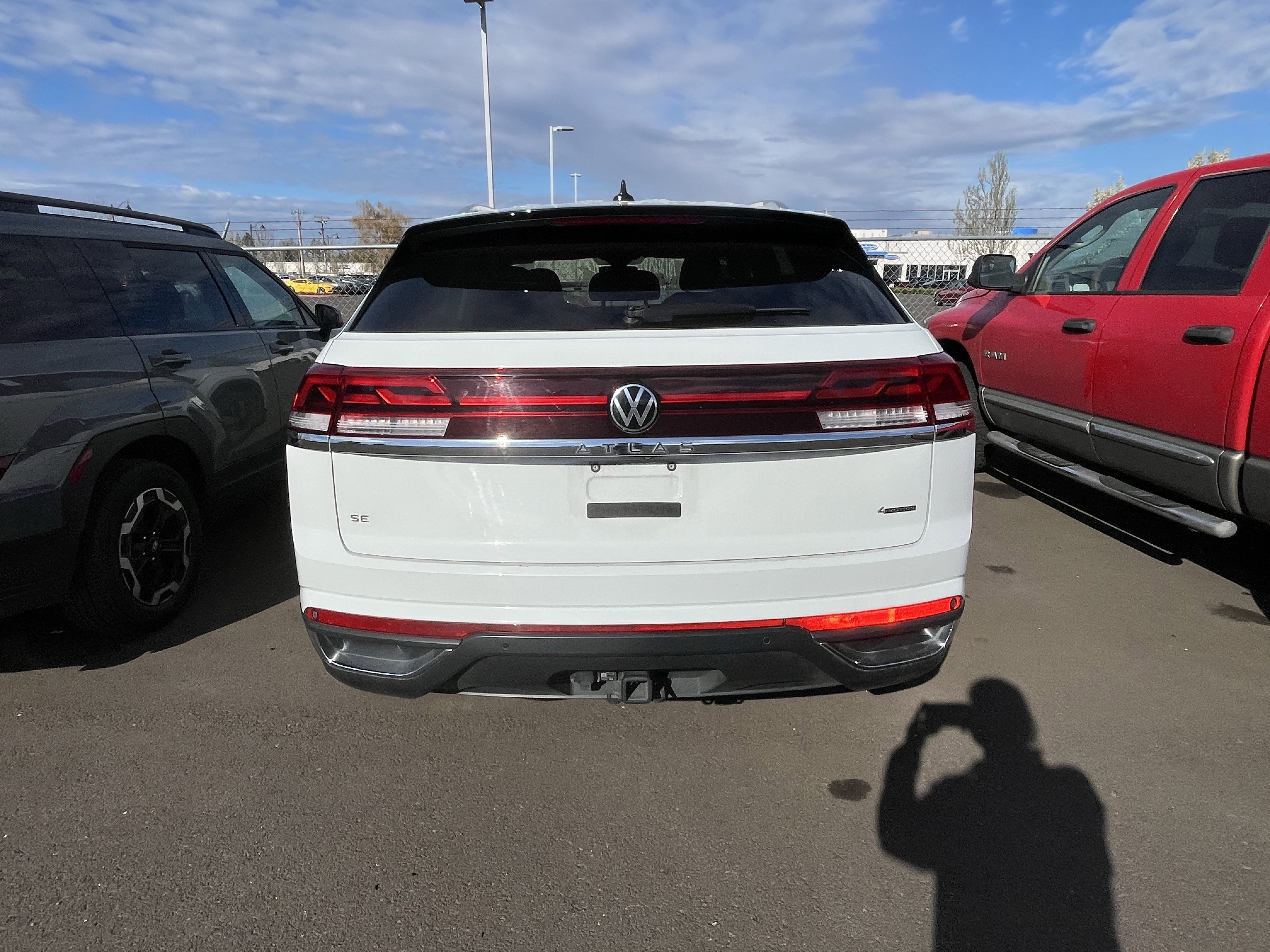 2025 Volkswagen Atlas Cross Sport 2.0T SE w/Technology