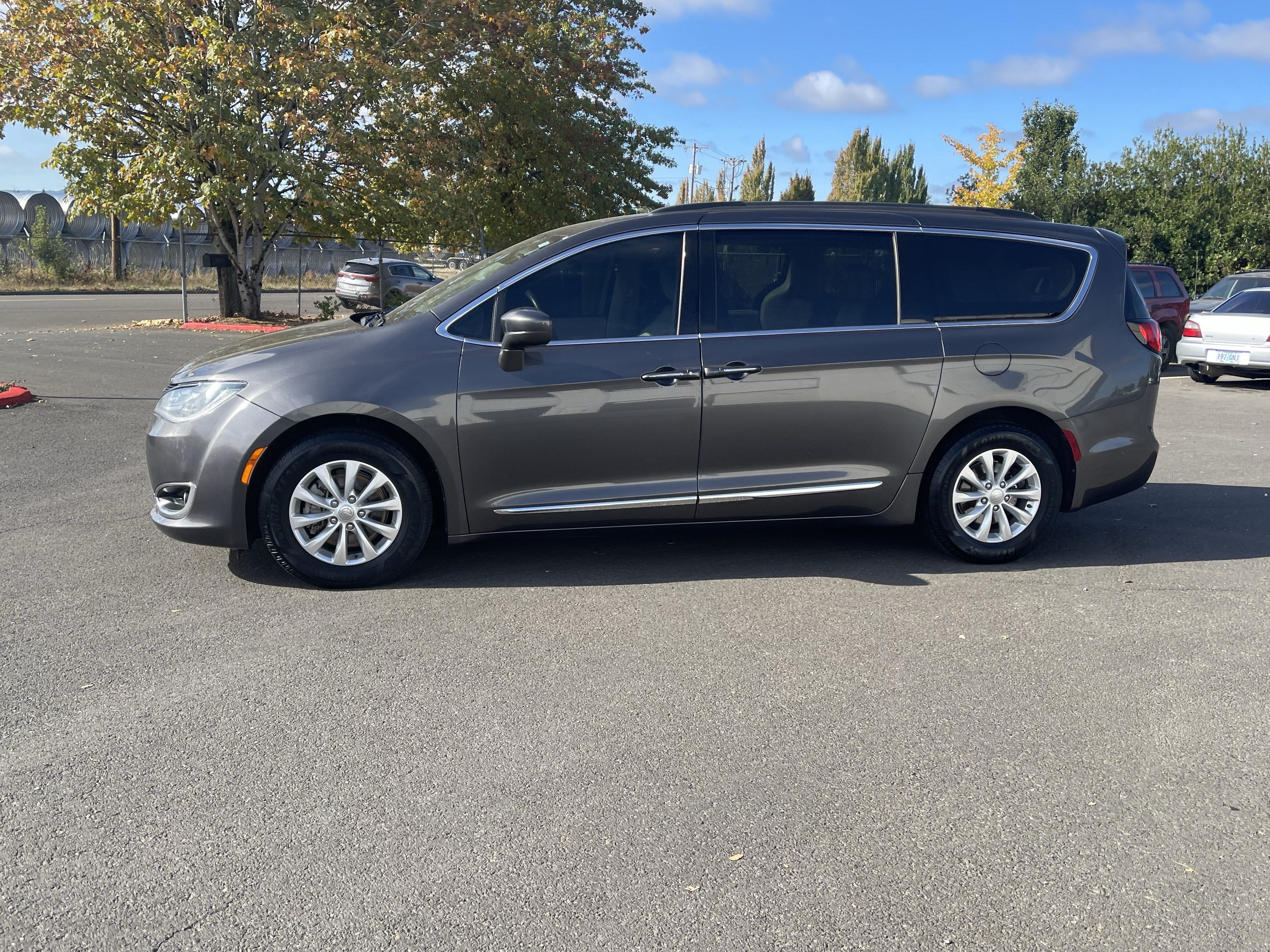 2017 Chrysler Pacifica Touring-L
