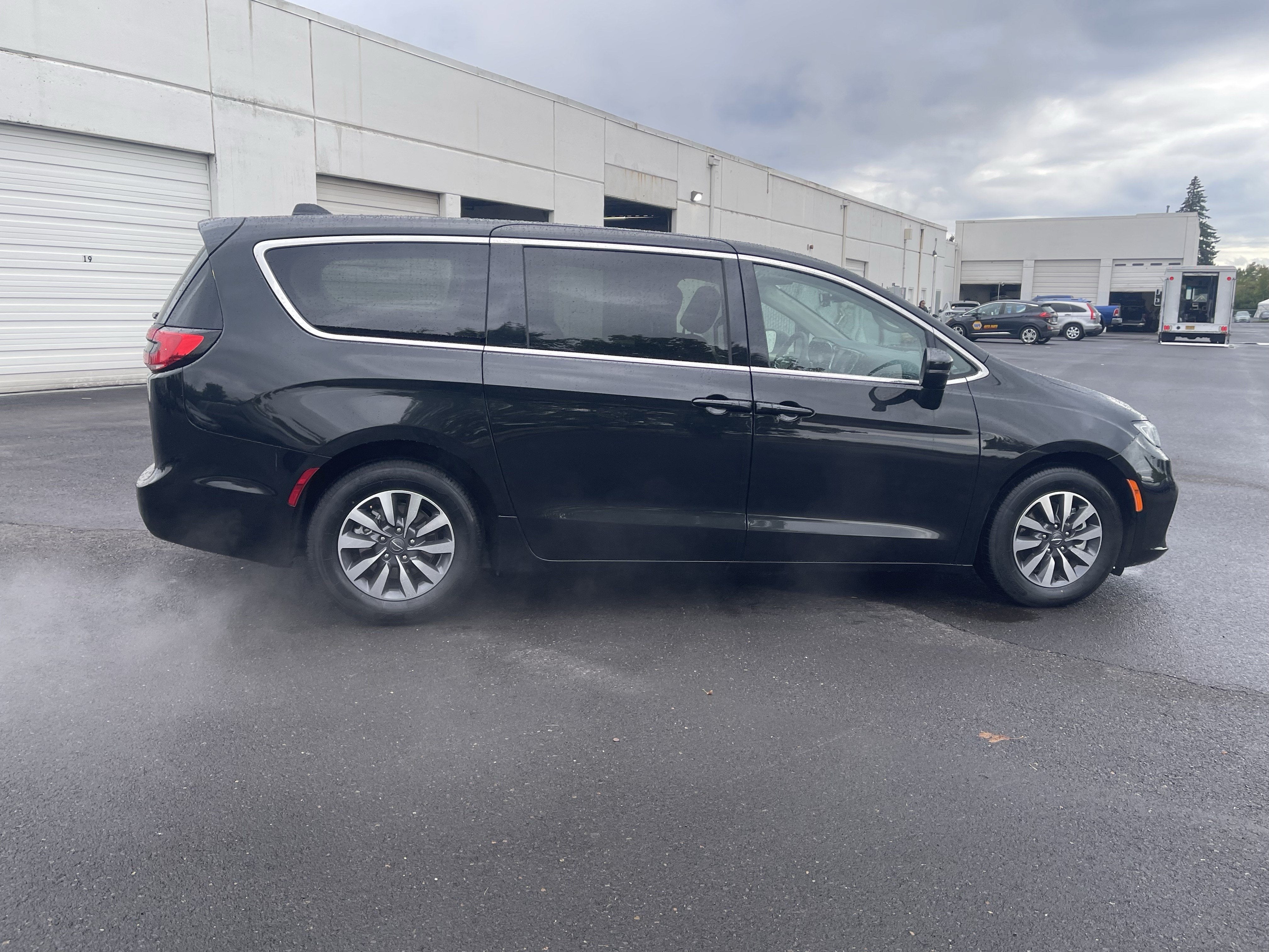 2023 Chrysler Pacifica Hybrid Touring L